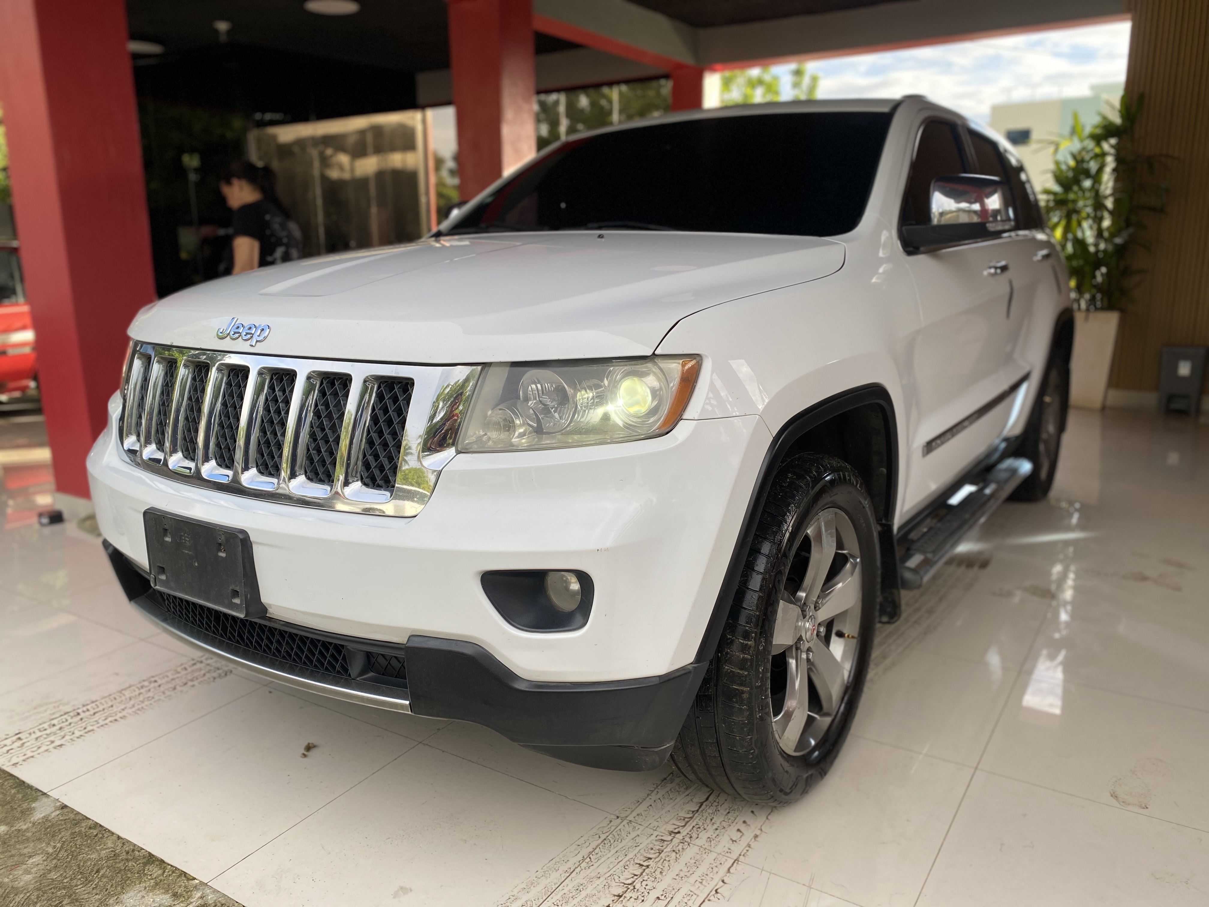 jeepetas y camionetas - JEEP GRAND CHEROKEE OVERLAND 2013