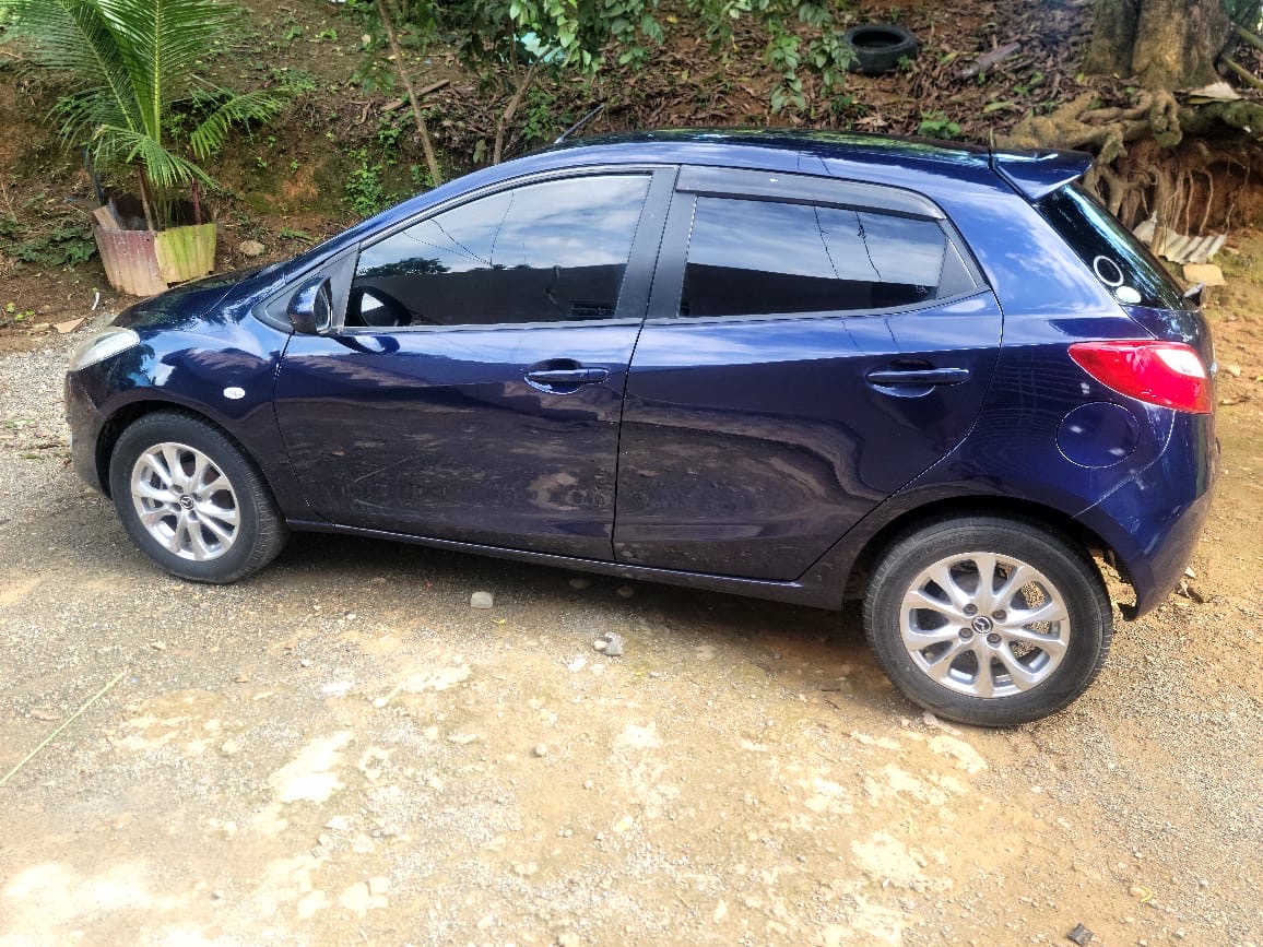 carros - Mazda Demio  2