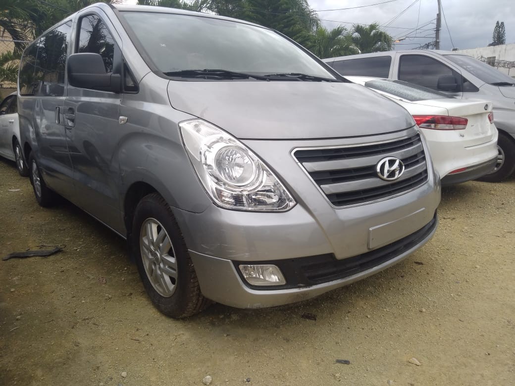 jeepetas y camionetas - HYUNDAI GRAND STAREX 2017 GRIS 4