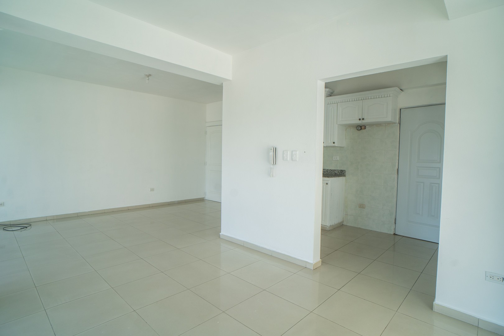 apartamentos - El Cacique 4to piso terraza 3 habitaciones 3.5 banos 1 parqueo 6