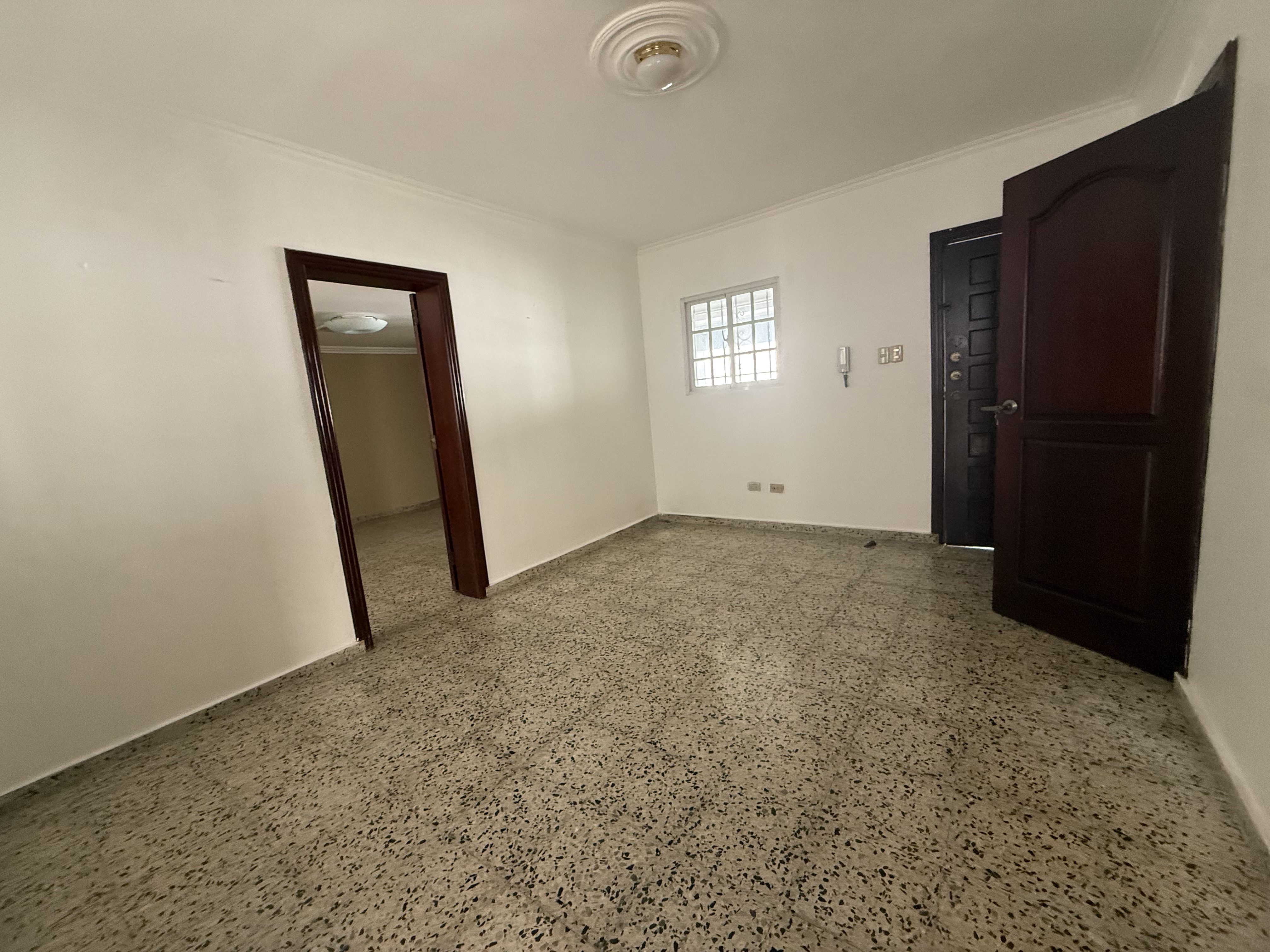 apartamentos - Alquiló naco primer nivel 32 mil pesos una hab 1.5 2