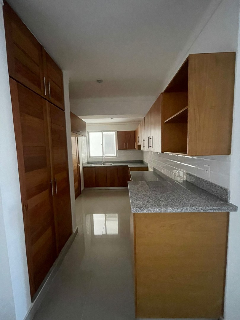 apartamentos - Vendo en Los Restauradores.-
Apartamento de lujo:
3er.nivel 
146 mts2 + 30 mts2
 4