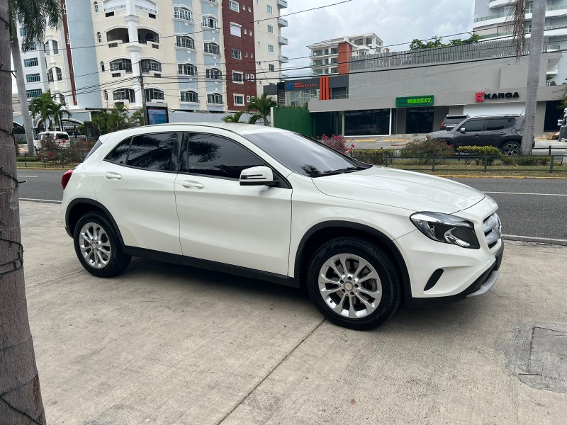 jeepetas y camionetas - Mercedes benz GLA 250 2016 impecable  3