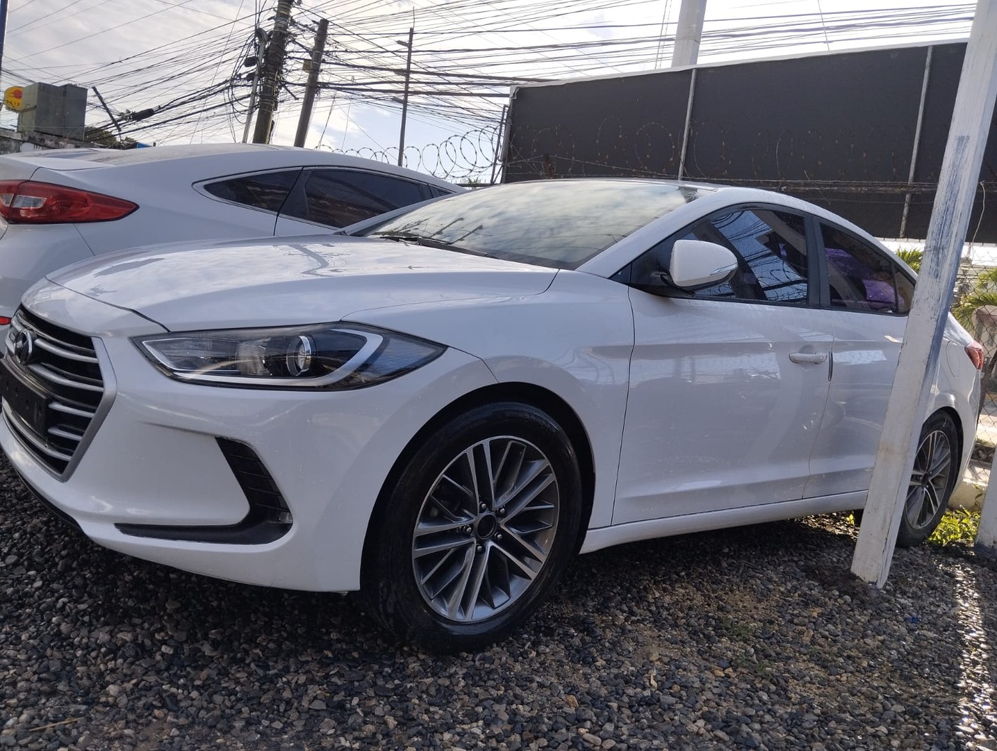 carros - HYUNDAI AVANTE 2017 BLANCO 2