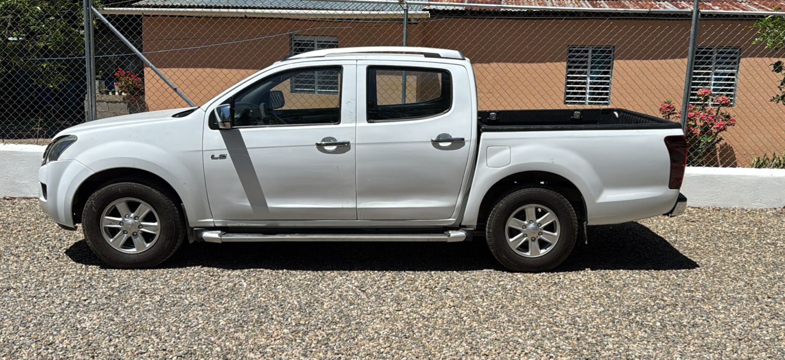 jeepetas y camionetas - Isuzu dmax 2015