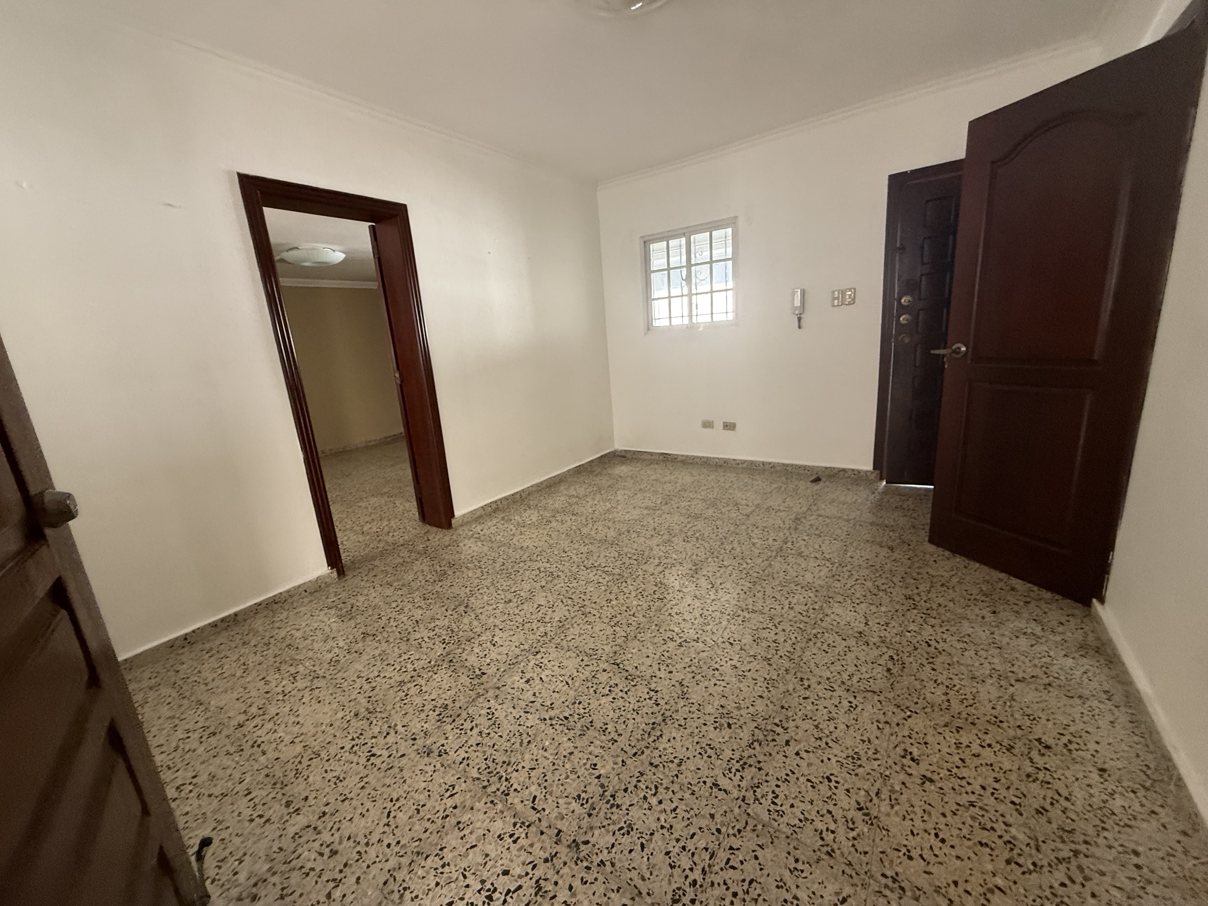 apartamentos - Alquiló naco primer nivel 32 mil pesos una hab 1.5 3