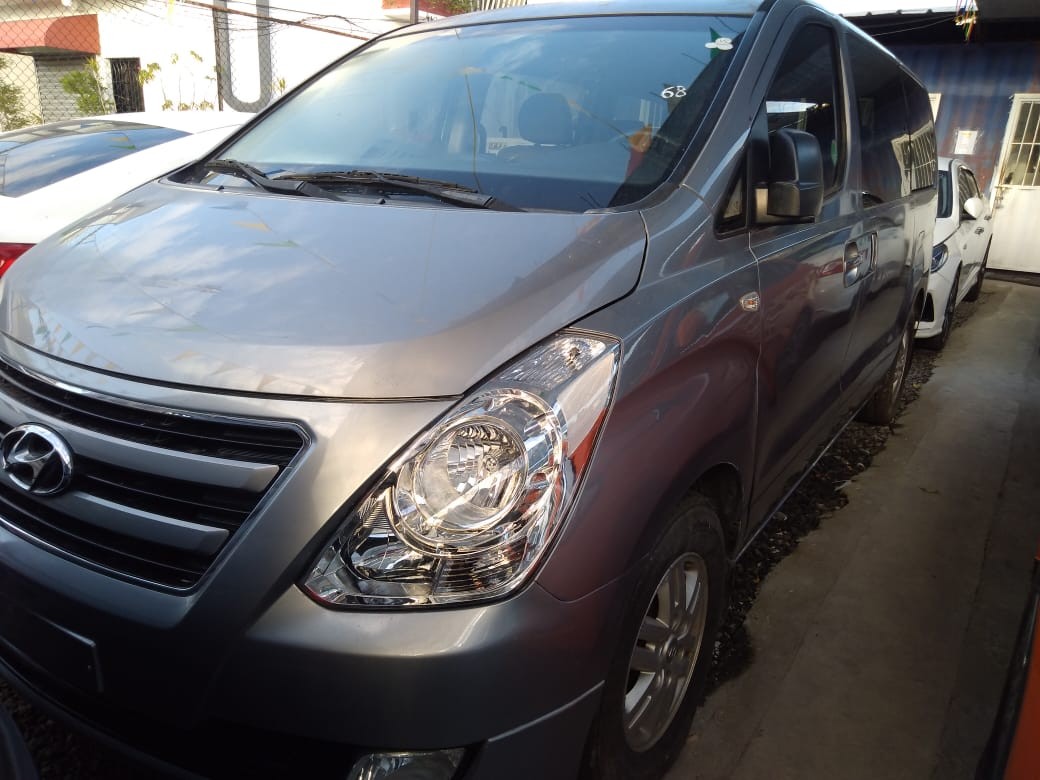 jeepetas y camionetas - HYUNDAI GRAND STAREX 2017 GRIS