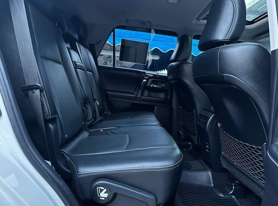 jeepetas y camionetas - 2019 Toyota 4Runner Nightshade tres fila de asientos Americana Clen Carfax. 7