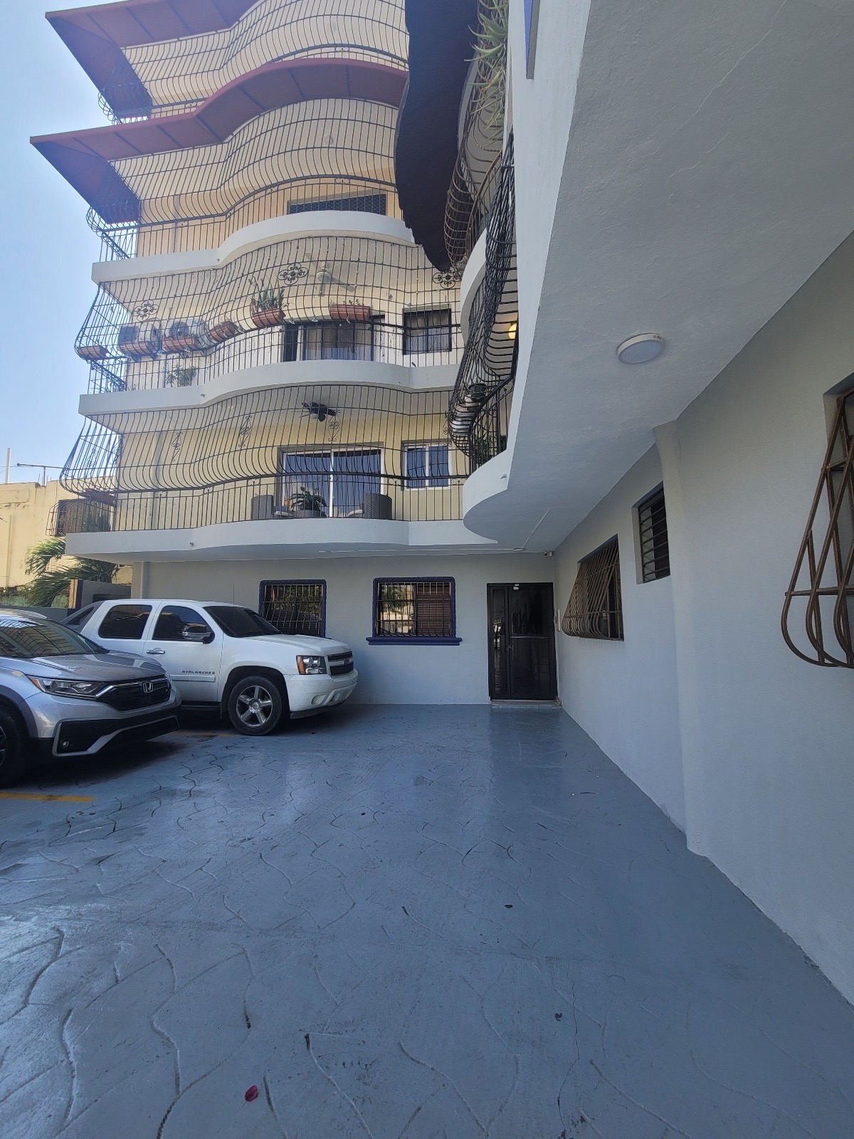 apartamentos - VENDO APTO BELLA VISTA, 117 MTS, 3 HAB, 1 PARQUEO, NO ASCENSOR ,US 130,000 DOL 6