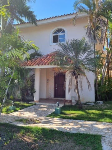 casas vacacionales y villas - Villa en venta Punta Cana #24-328 tres dormitorios, balcón, gimnasio.
