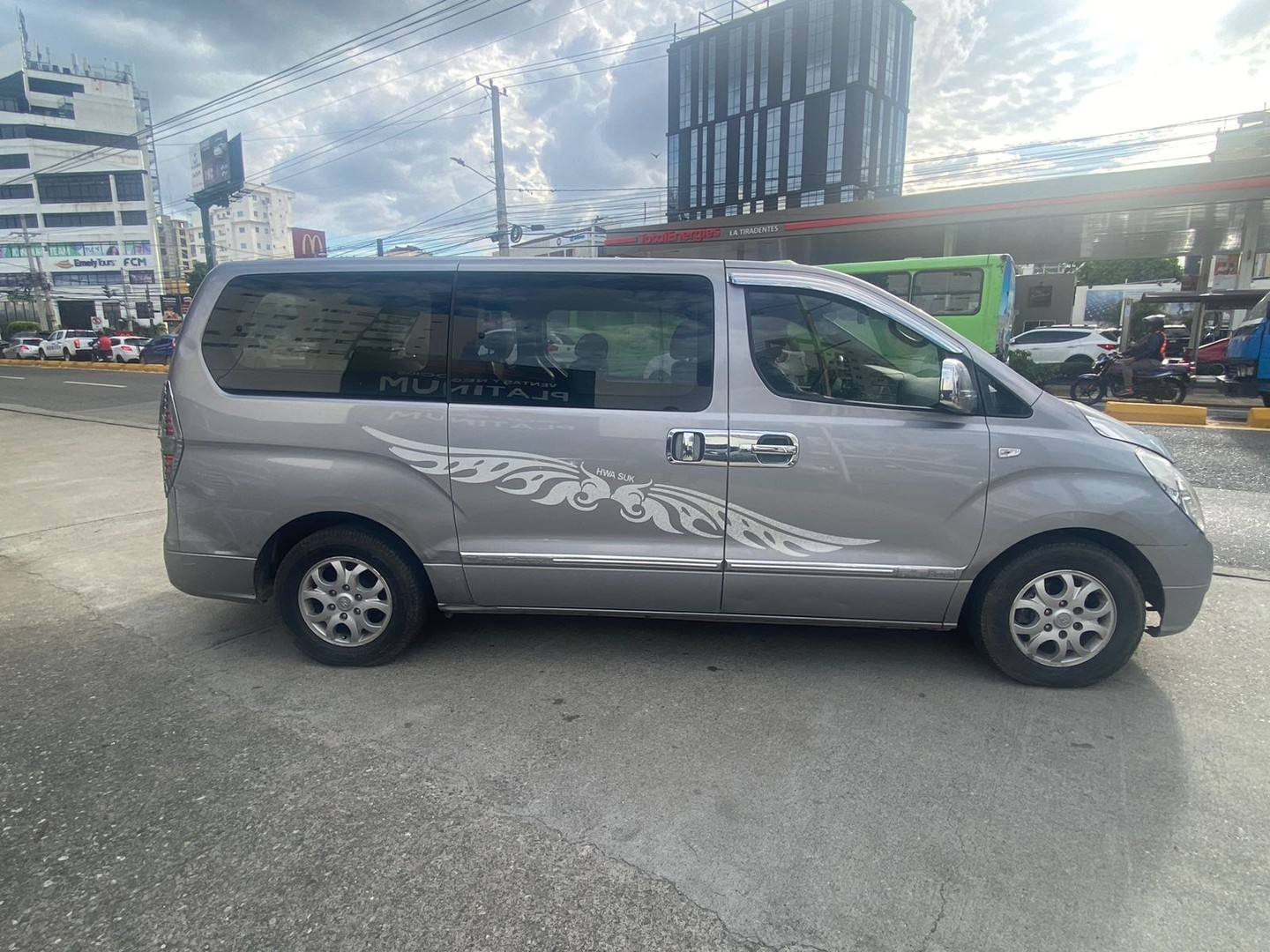 jeepetas y camionetas - HYUNDAI H1 2013 1