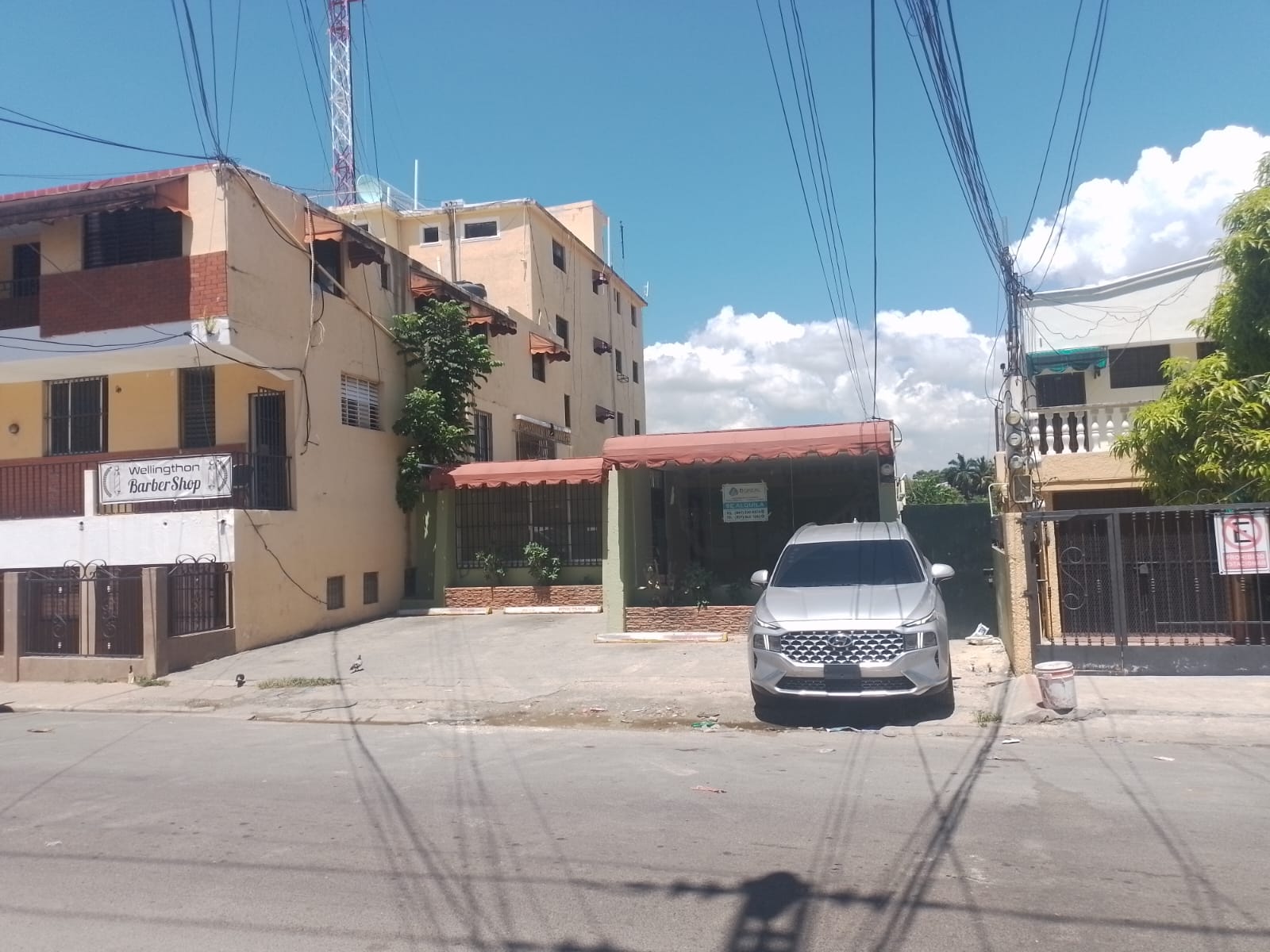 oficinas y locales comerciales - Alquilo local comercial en 4000 dolares . ensanche quisqueya