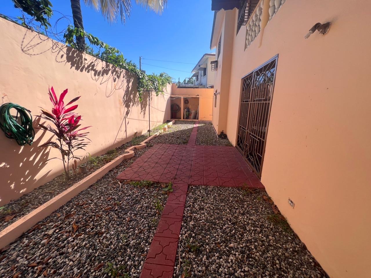 casas - venta de casa en amapola santo Domingo este con 338mts  5