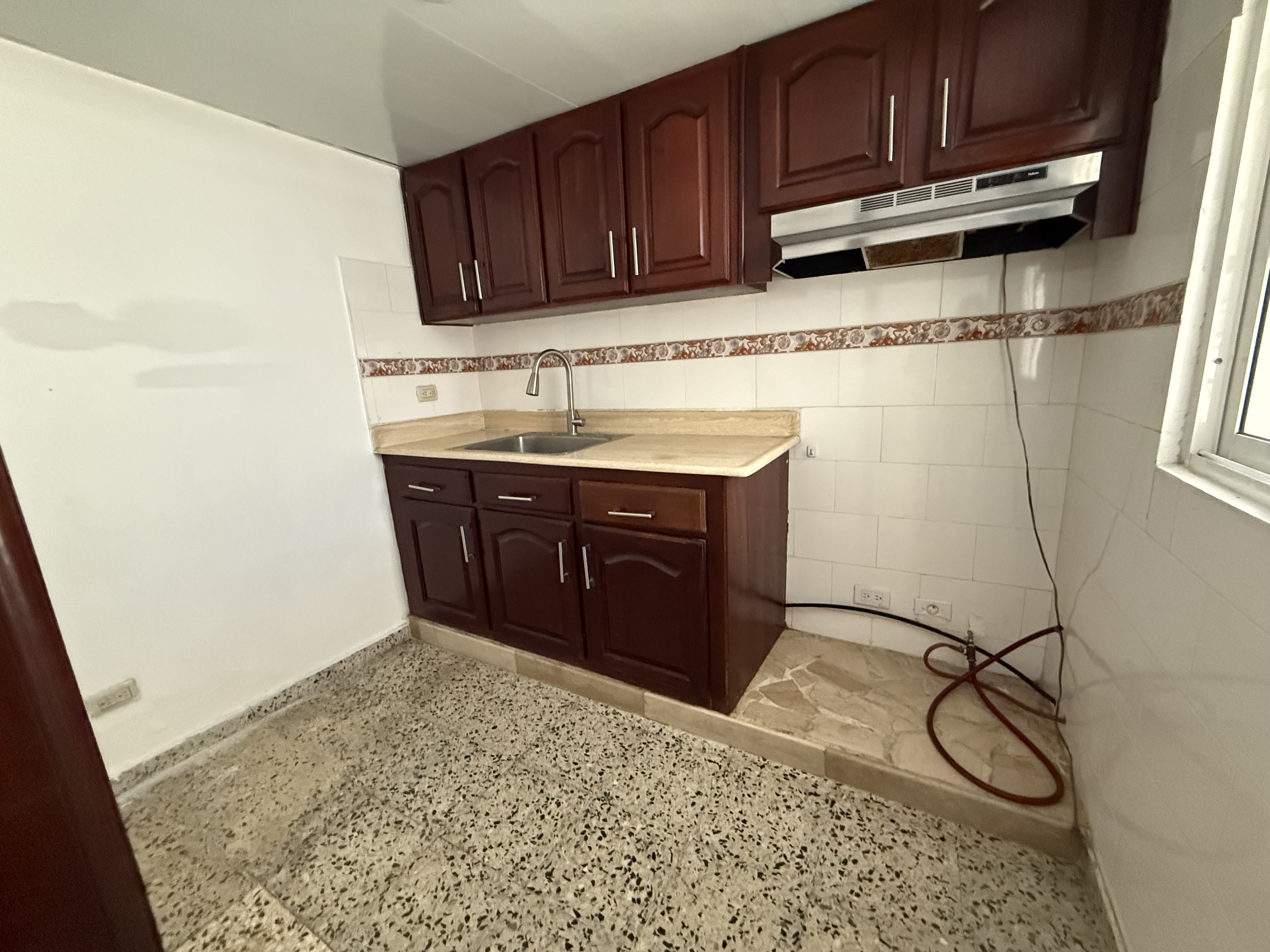 apartamentos - Alquiló naco primer nivel 32 mil pesos una hab 1.5 6