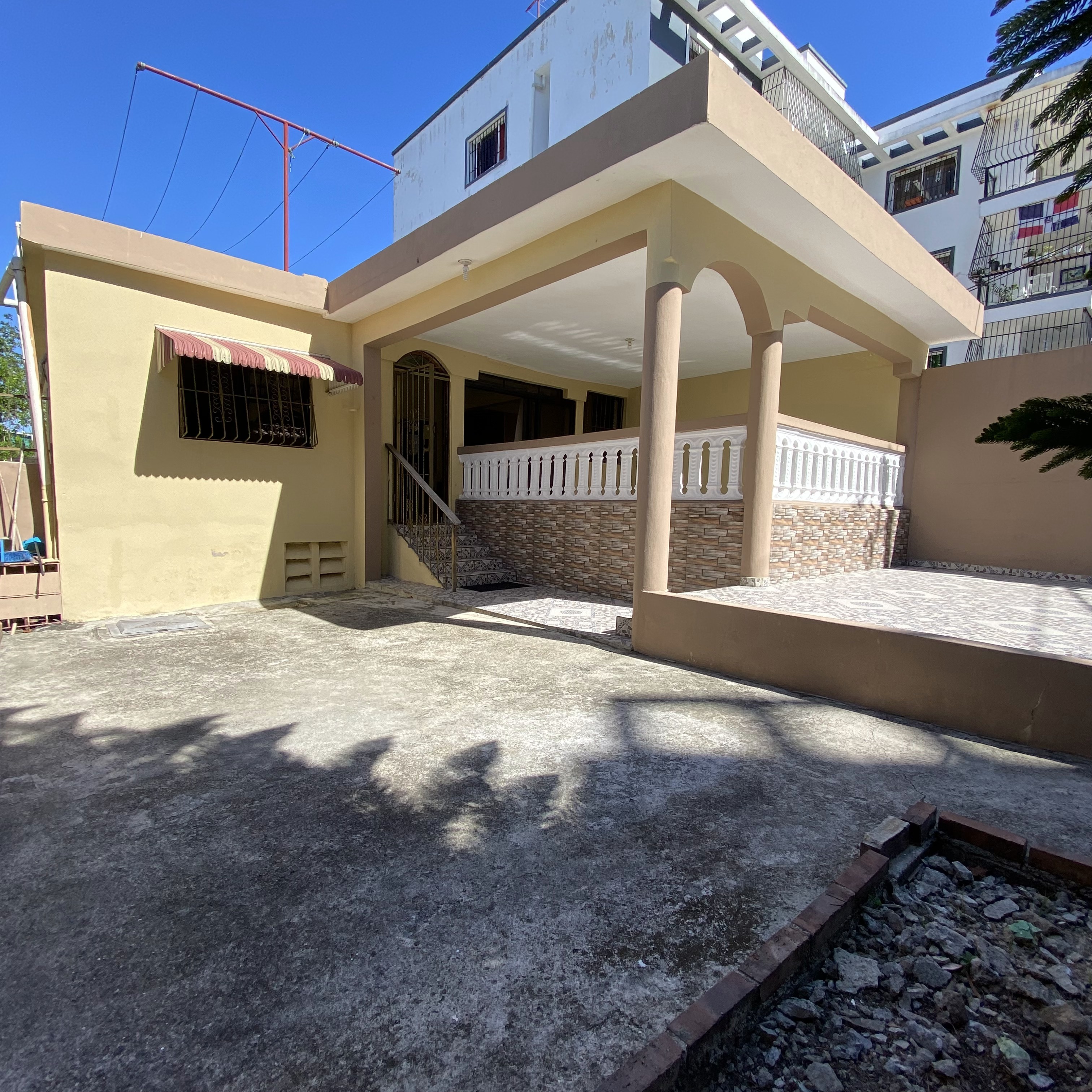 casas - Casa en venta de 4 habitaciones en Villa Aura