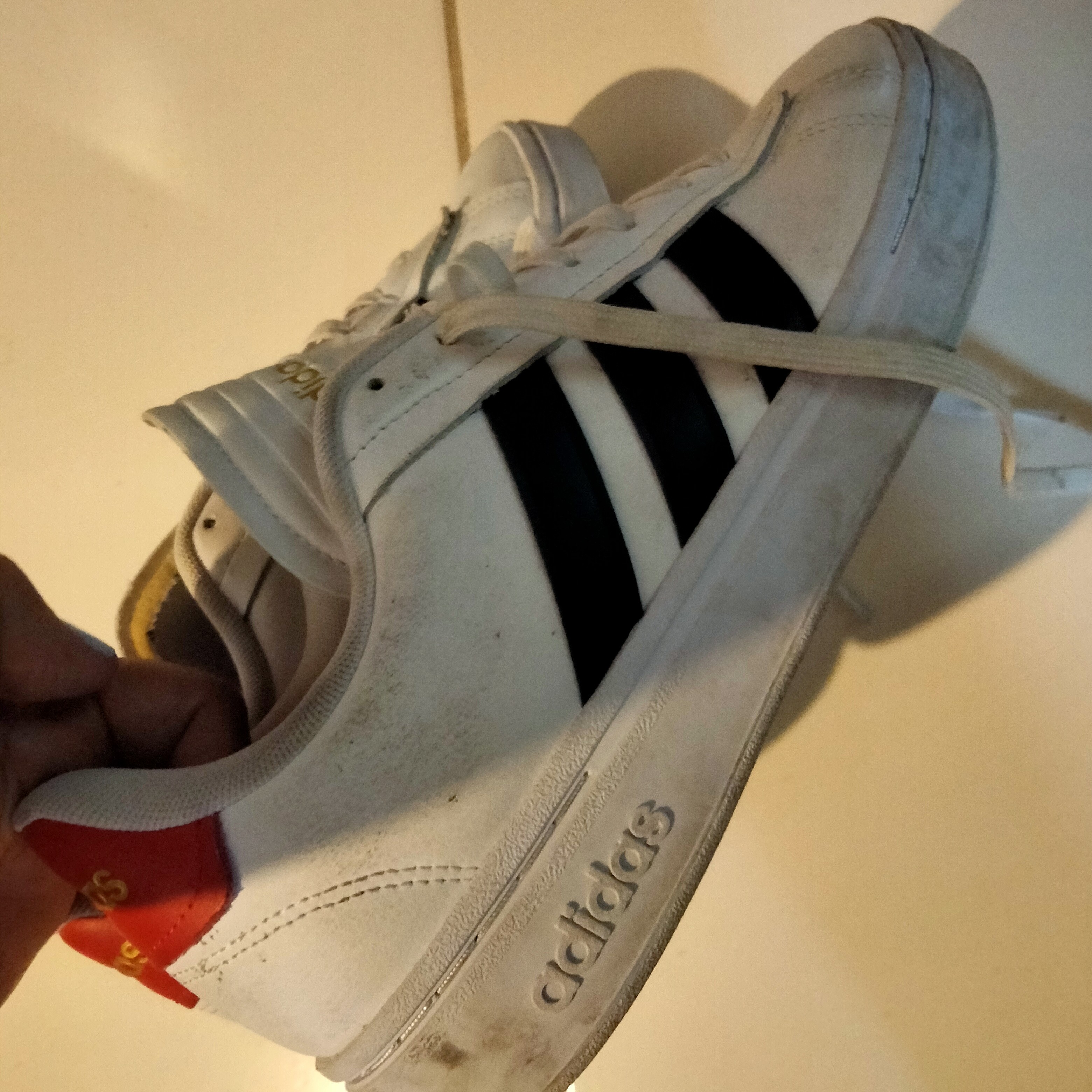 zapatos unisex - Adidas, están sucios una lavadora y listo 1500 pesos. 