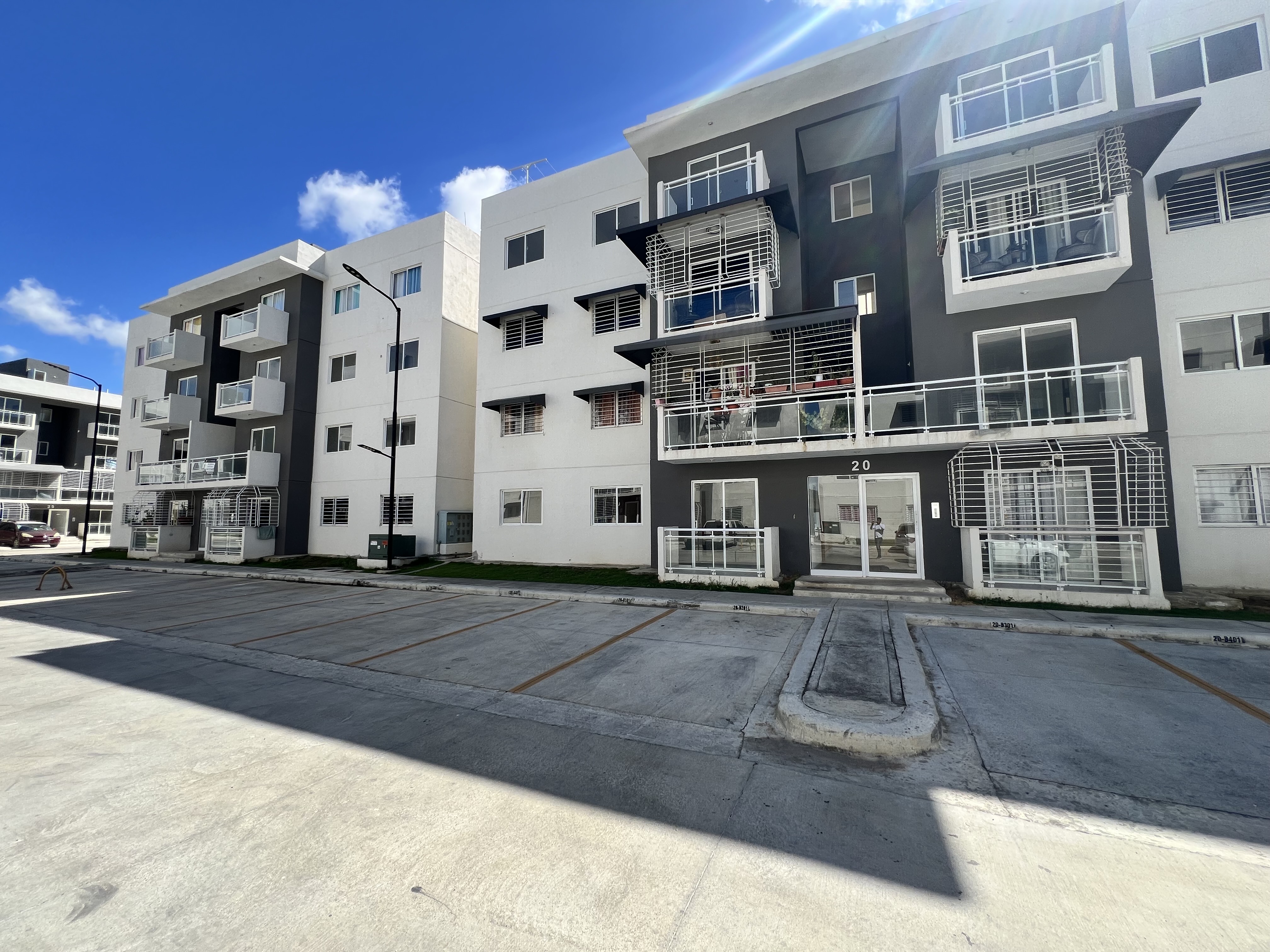 apartamentos - venta de apartamentos listos en la autopista las Americas Santo Domingo este  2