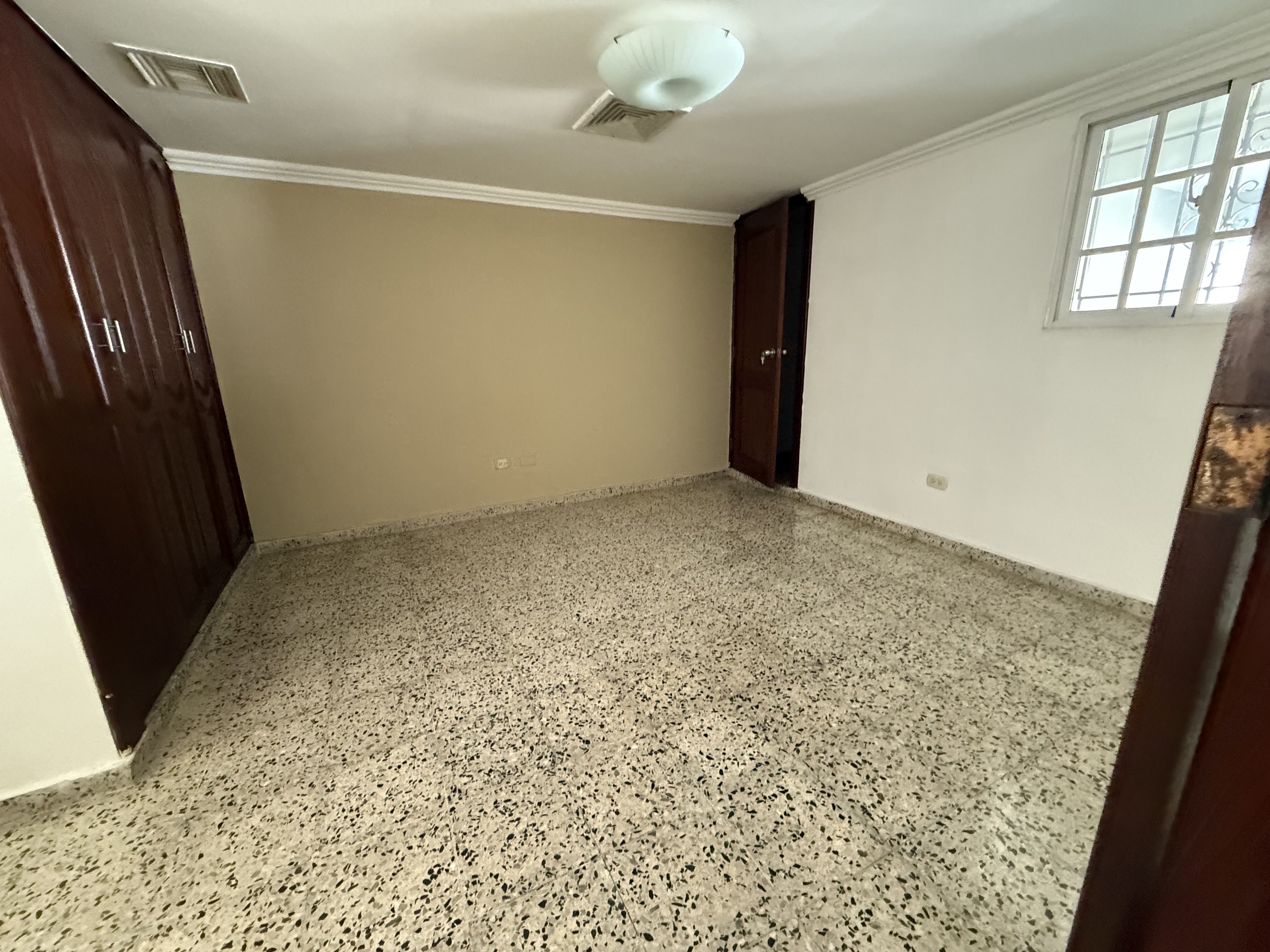 apartamentos - Alquiló naco primer nivel 32 mil pesos una hab 1.5 7