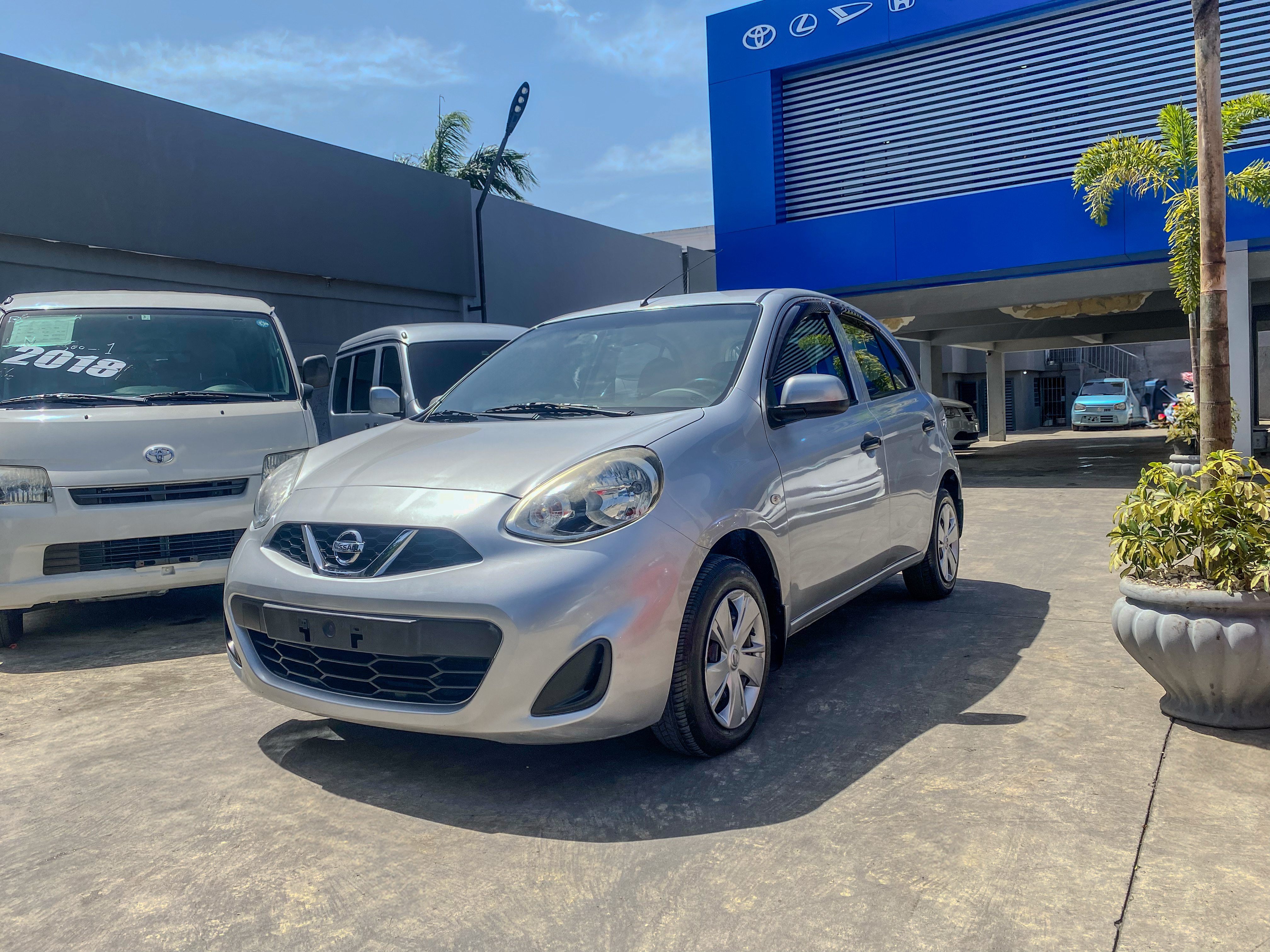 carros - 2018 Nissan March 1