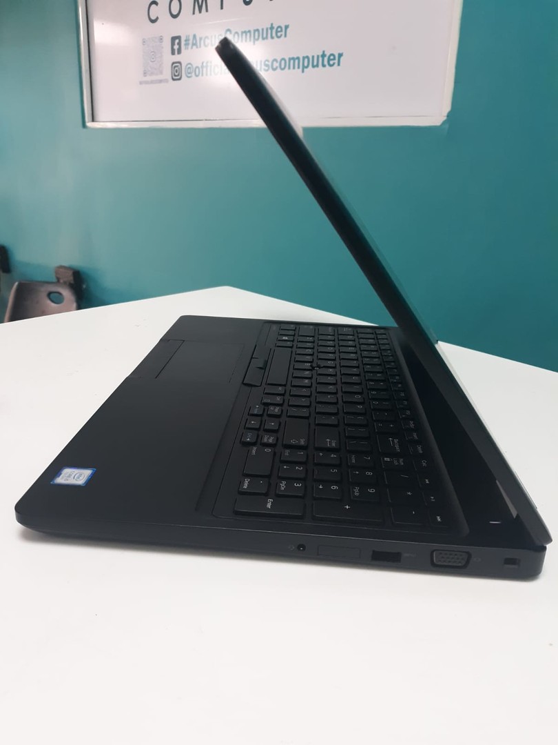 computadoras y laptops - Laptop, Dell Latitude 5580 / 7th Gen, Intel Core i5 / 8GB DDR4 / 128GB SSD

OFER 7