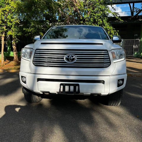 jeepetas y camionetas - Toyota tundra platinum 2017 0