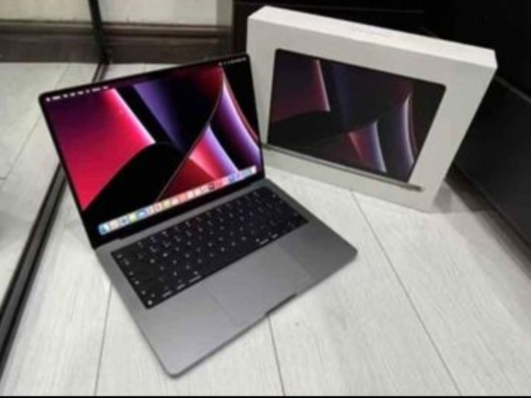 computadoras y laptops - Laptop MacBook Pro 14" 2023 M2, 16GB RAM 512GB SSD