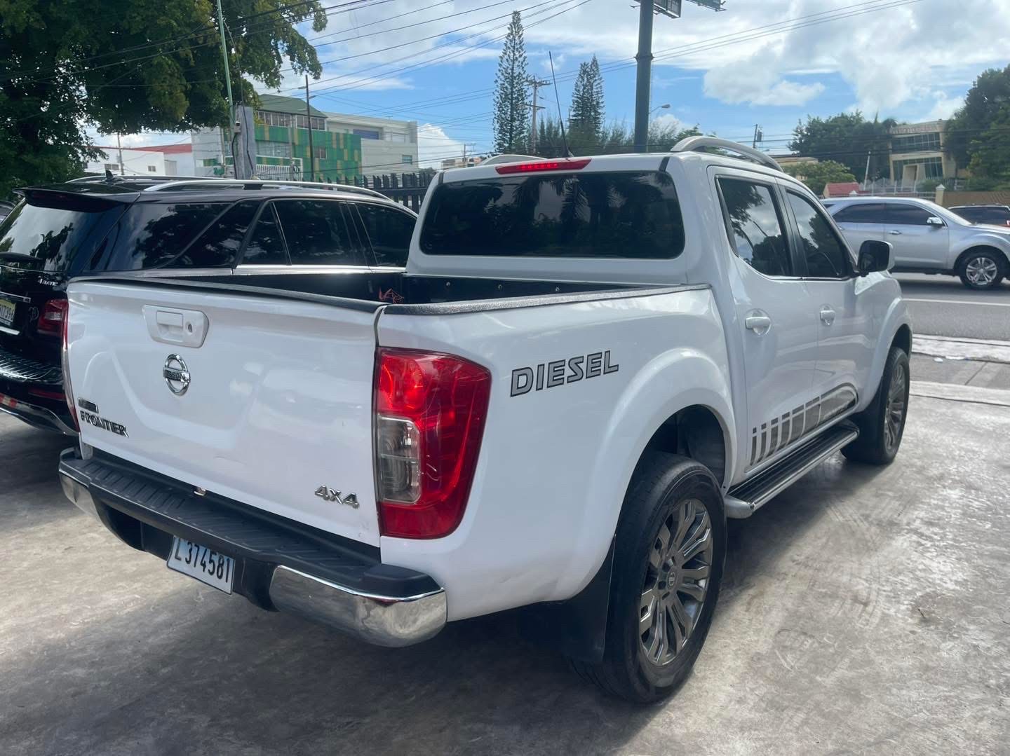 jeepetas y camionetas - NISSAN FRONTIER NP 300 2018 4