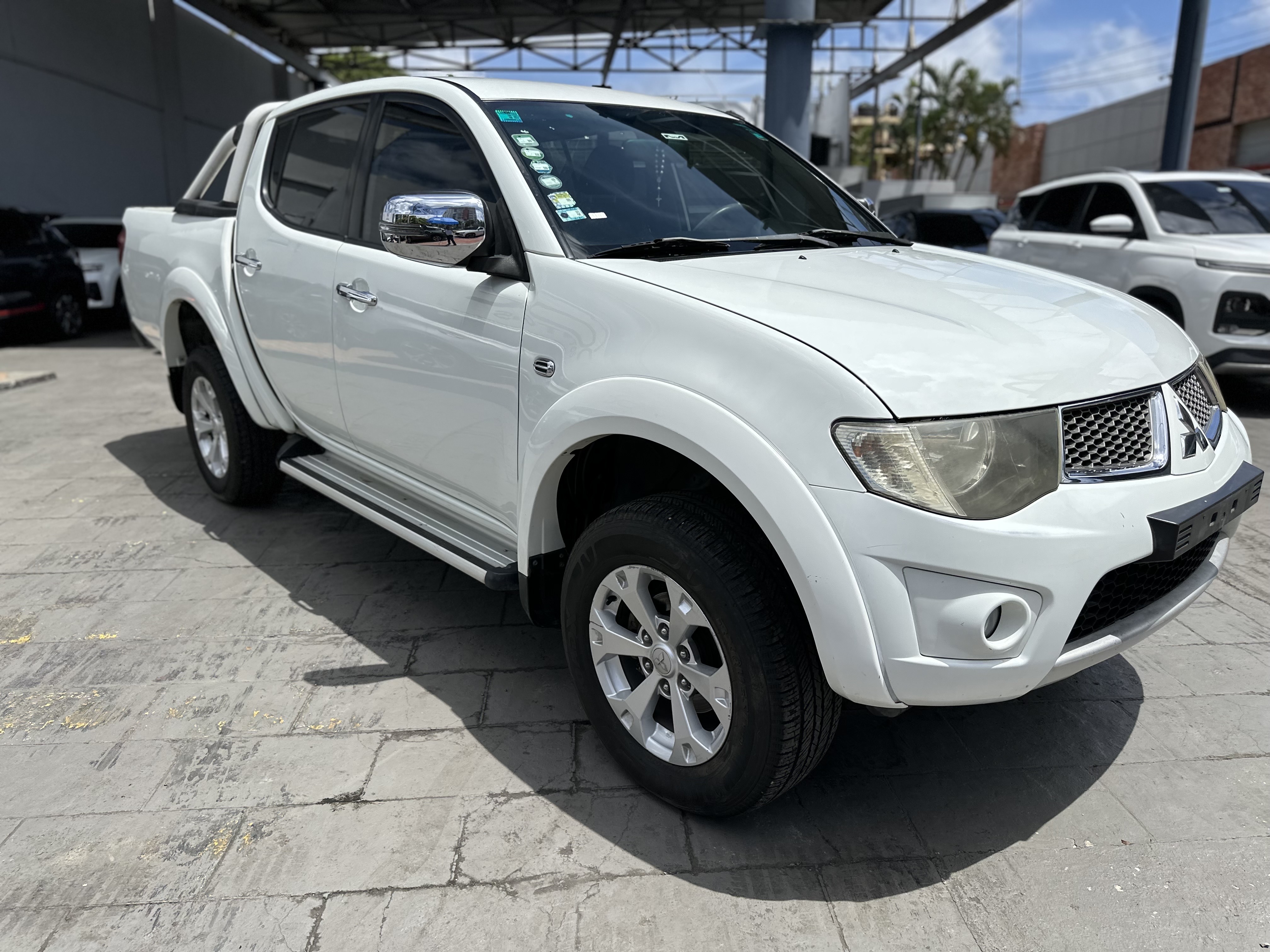 jeepetas y camionetas - MITSUBISHI L200 4x4 2015 4