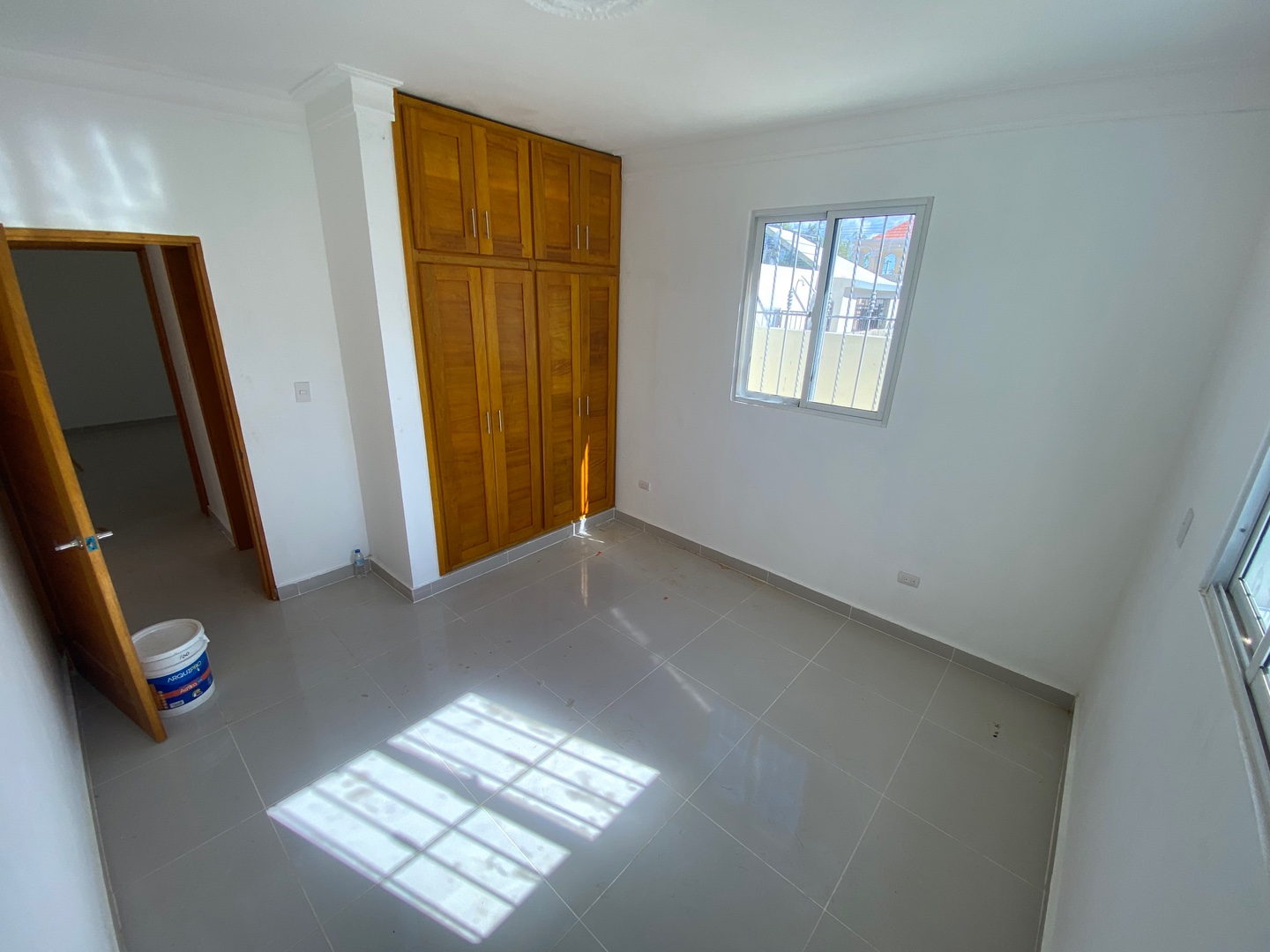 casas - LEGANTE Y HERMOSA CASA NUEVA  EN VENTA  PROXIMO A AVENIDA HATUEY, SANTIAGO DE LO 9