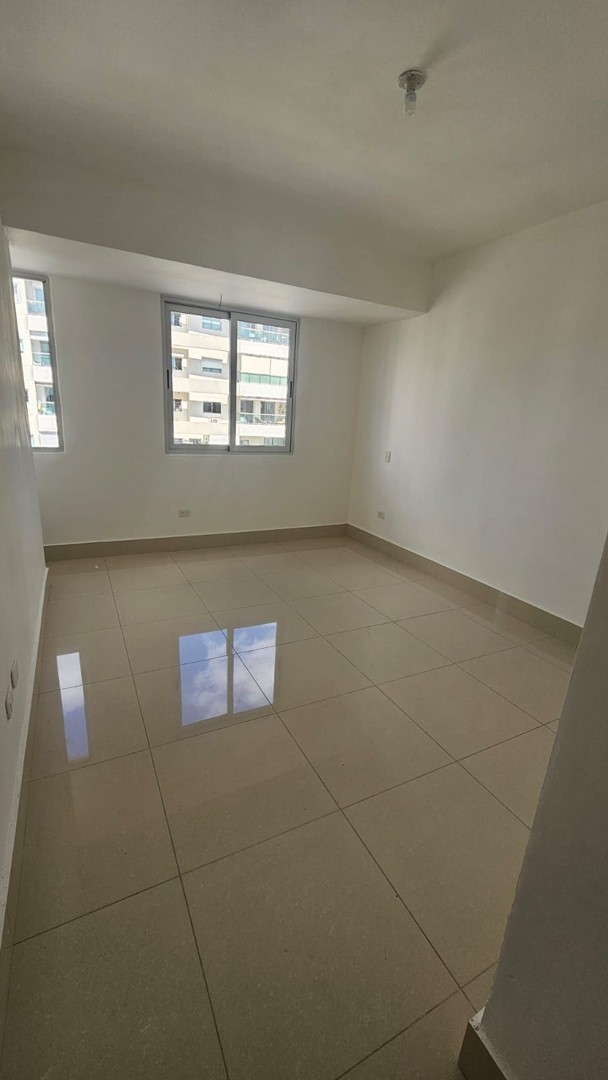 apartamentos - Evaristo Morales vacio 2 habitaciones 2.5 banos 2 parqueos balcon 4