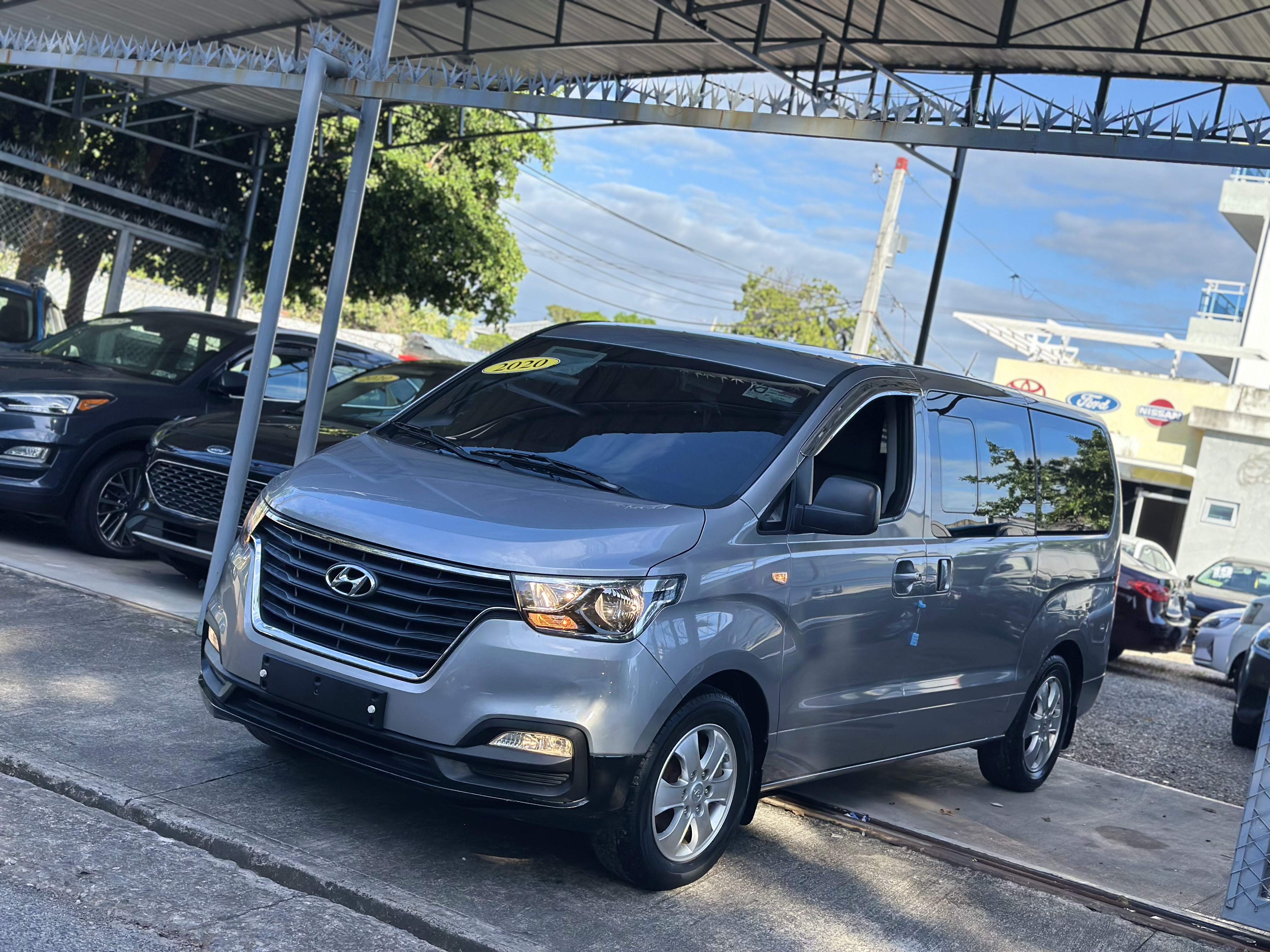 jeepetas y camionetas - 2020 HYUNDAI GRAND STAREX VGT