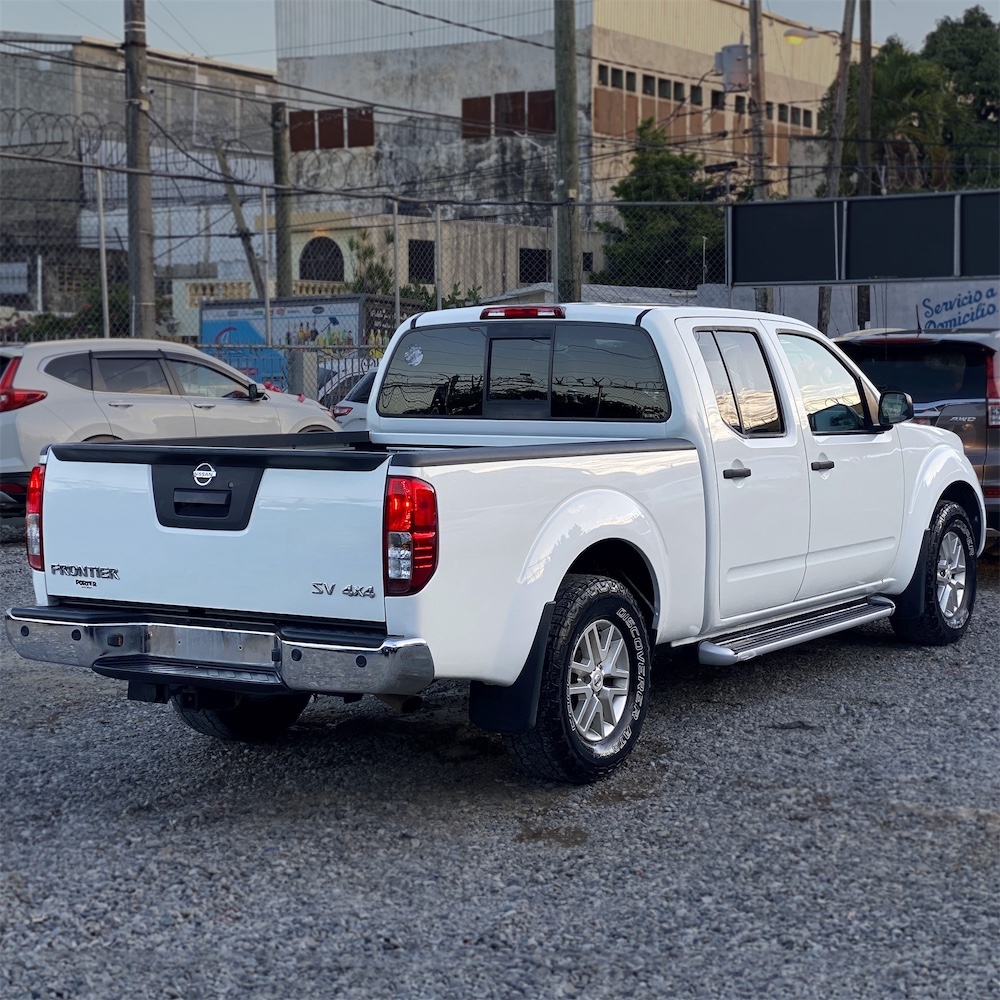 jeepetas y camionetas - NISSAN FRONTIER SV 2017 4X4 CLEAN CARFAX 3