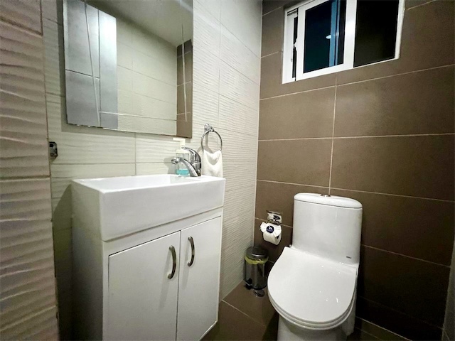 apartamentos -  Gazcue 
Amplio apartamento completamente amueblado 
Precio de alquiler US$1,200 4