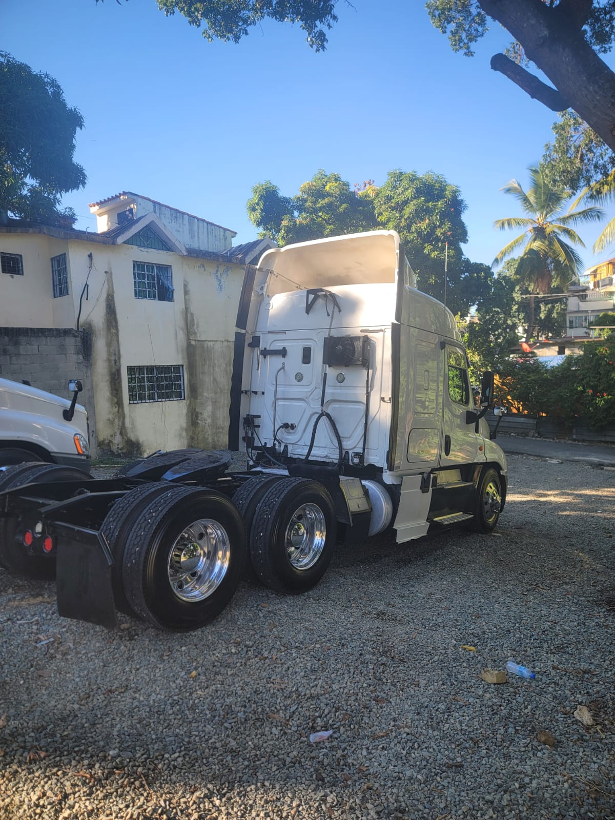 camiones y vehiculos pesados - Freightliner Cascadia 2014 recién importado  3