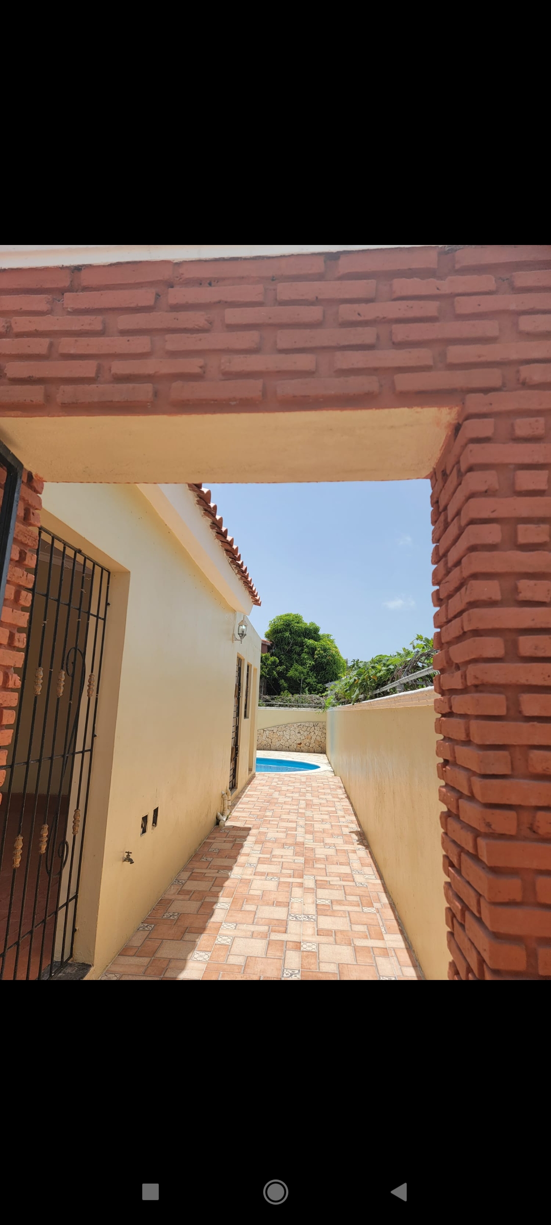 casas vacacionales y villas - Casa de 2 Niveles En Pueblo Bavaro 3 Dormitorios Más Habitacion servicios 3