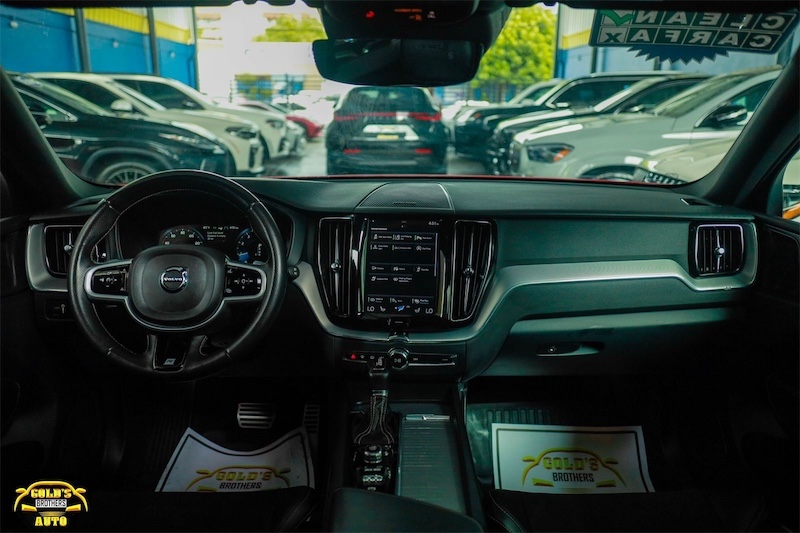 jeepetas y camionetas - Volvo XC60 T5 R-Desing 2019 Recien Importada Clean Carfax  8