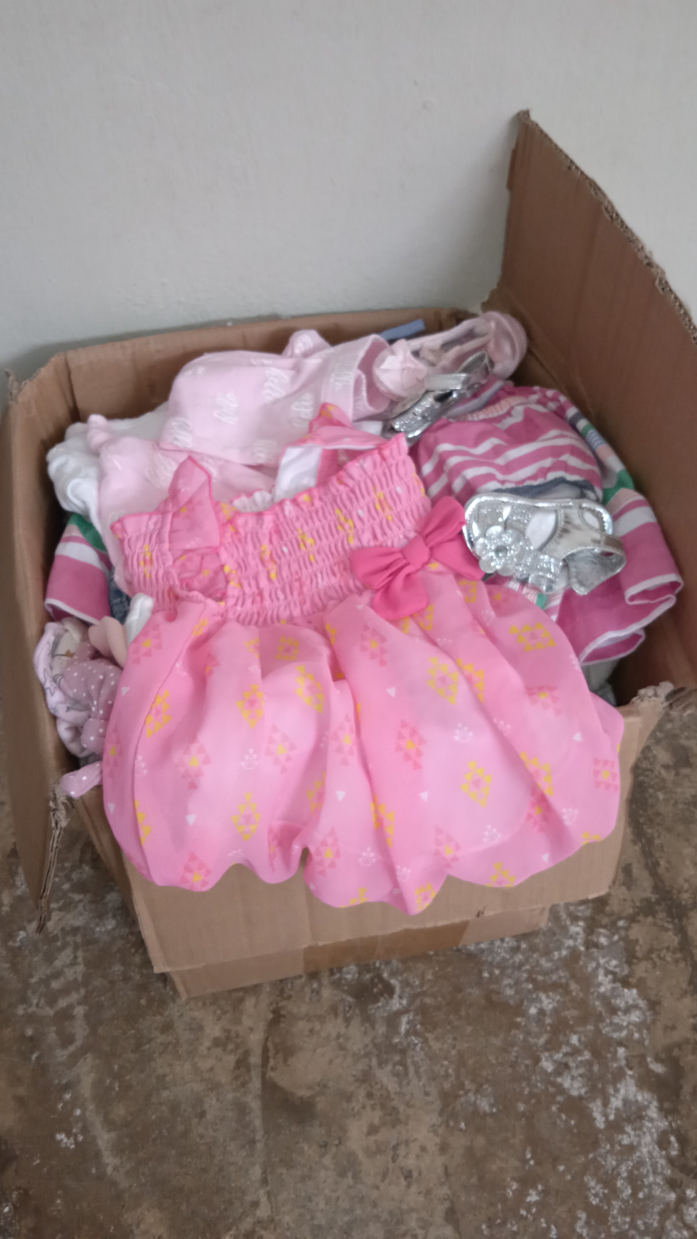 ropa y zapatos - Cajita de ropa para bebé (niña) 0-3 meses.