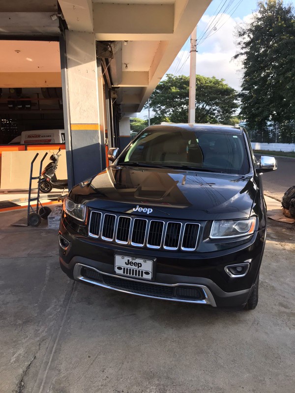 jeepetas y camionetas - Jeep grand cherokee limited 4x4 2014 0