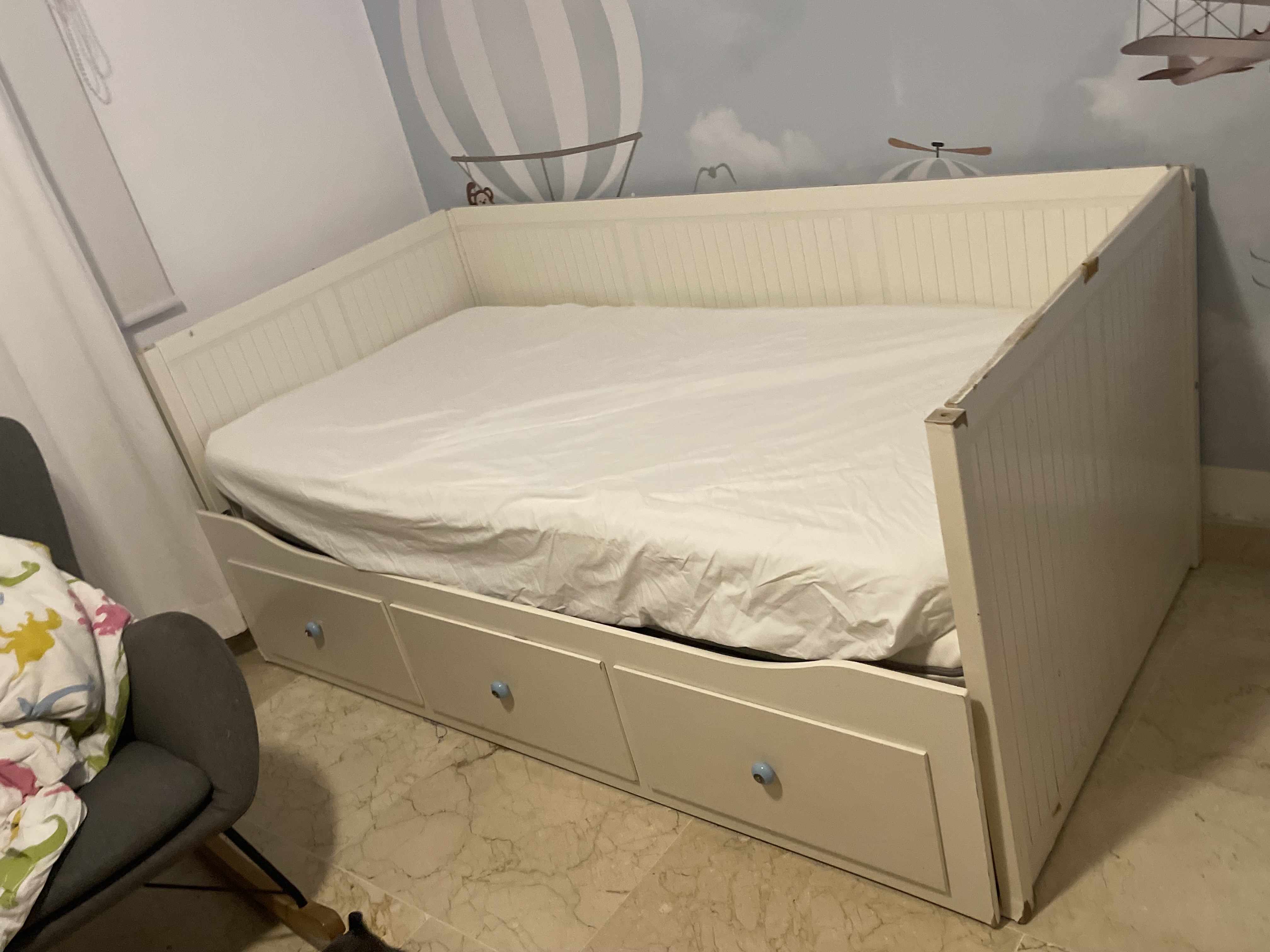 muebles y colchones - Cama twin con doble colchòn (sirve de sofá tambien