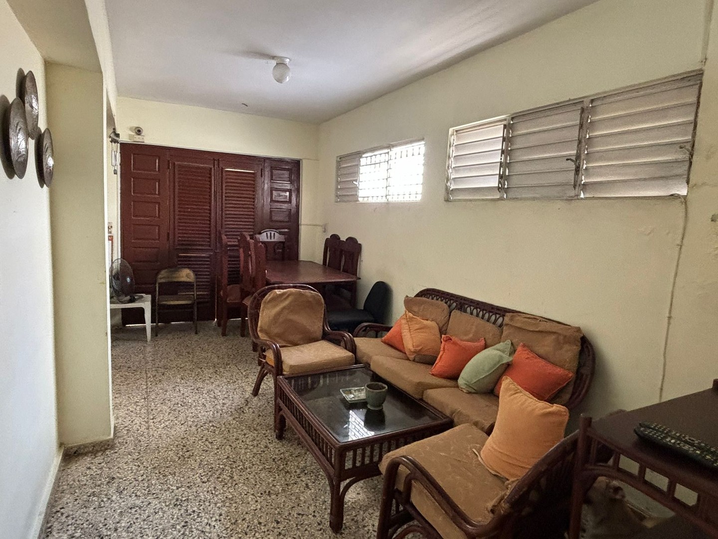 casas - Casa en Venta (Para Remodelar)
EL CACIQUE ( Independencia)
RD$11,500,000

 6