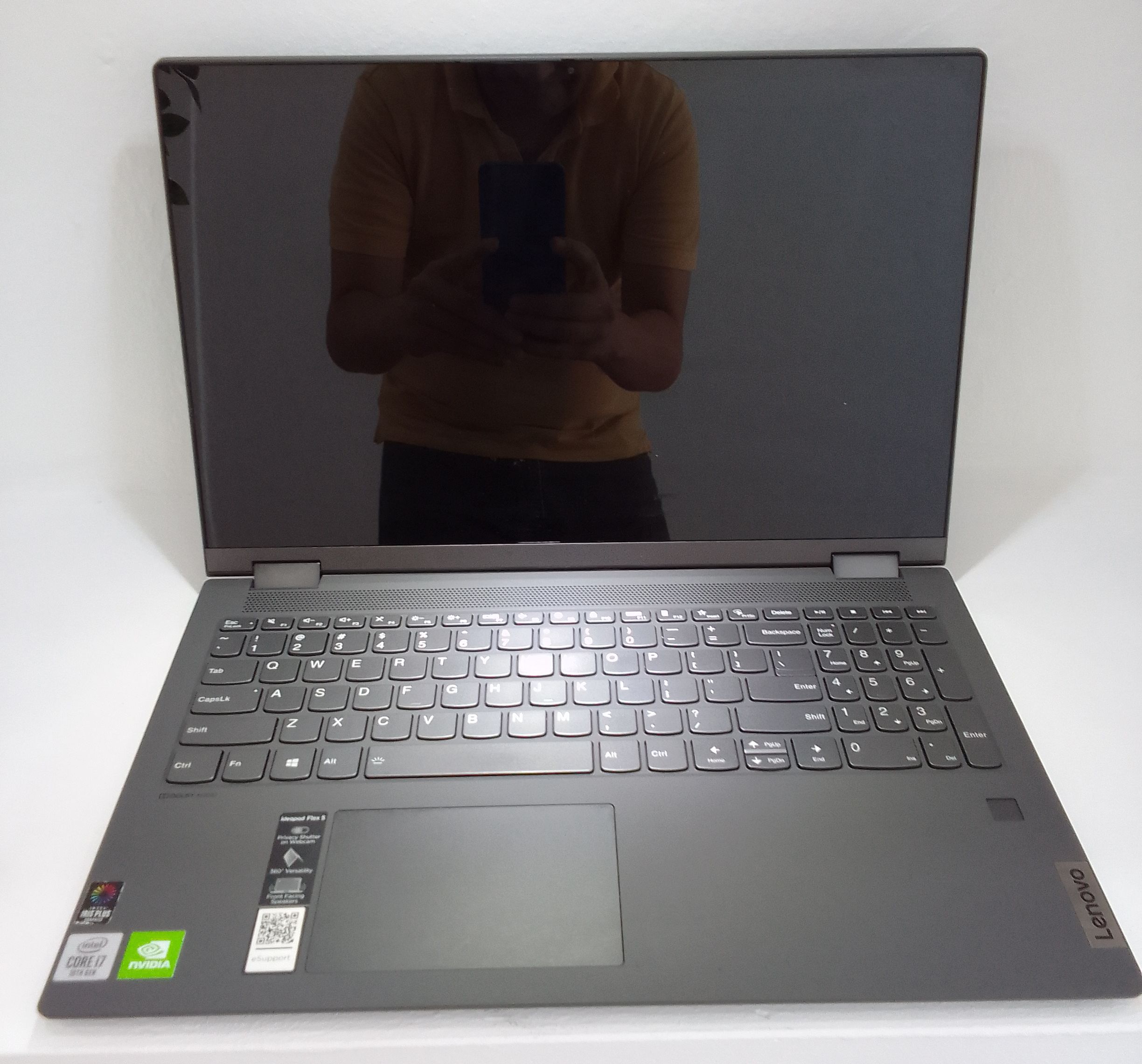 computadoras y laptops - Laptop Lenovo Flex 5 15.6" 4K UHD Touch, Core i7, 16GB, 512GB SSD Nvidia MX450 4