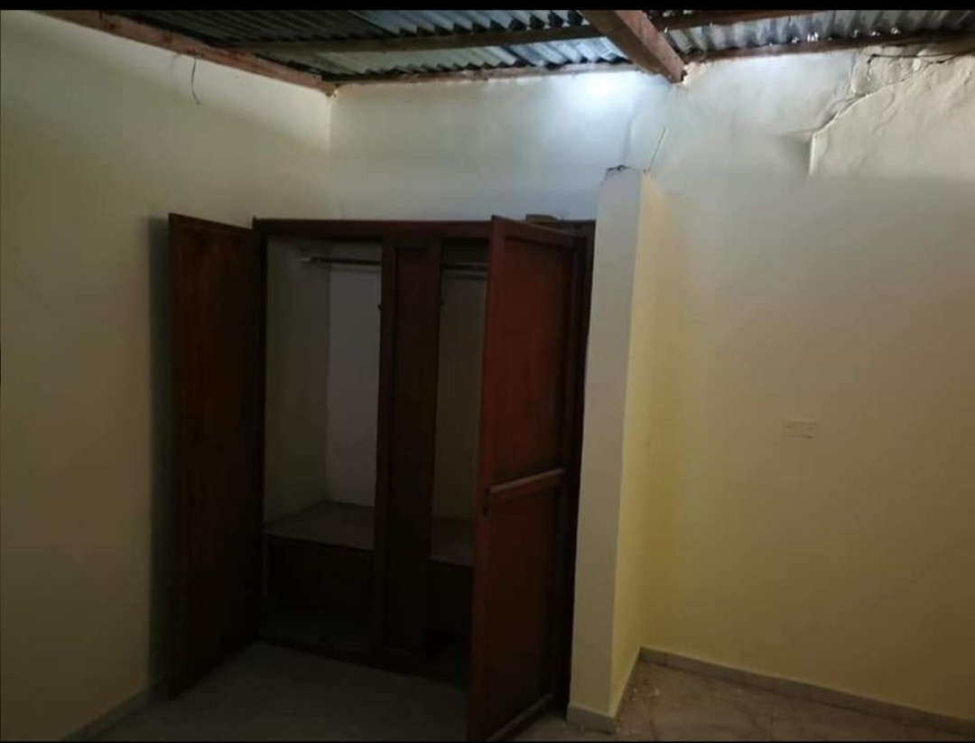 casas - Se Vende Casa en el Pedro Justo Carrion   de OPORTUNIDAD CON LOCAL COMERCIAL. 2