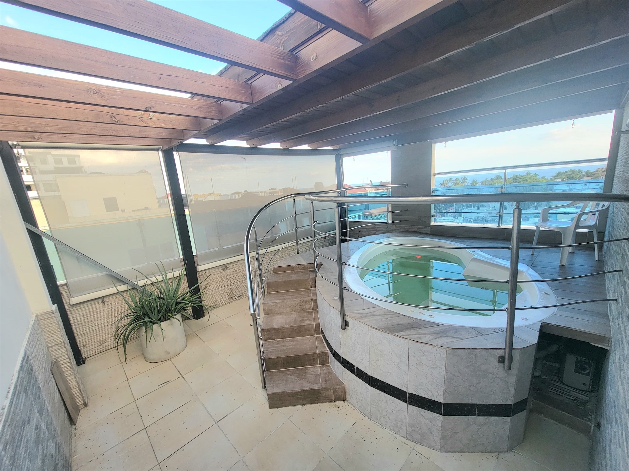 apartamentos - Venta de penthouse con jacuzzi de 299mts próximo a la avenida España  2