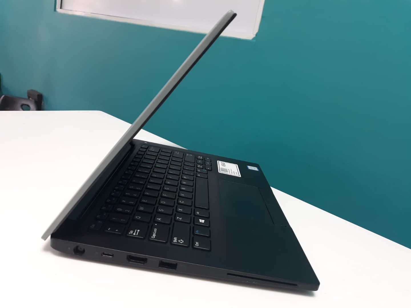 computadoras y laptops - Laptop, Dell Latitude 7290 / 8th Gen, Intel Core i5 / 16GB DDR4 / 512GB SSD	
 3