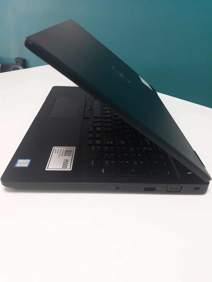 computadoras y laptops - Laptop, Dell Latitude 5590 / 8th Gen, Intel Core i5 / 16GB DDR4 / 300GB SSD

 5