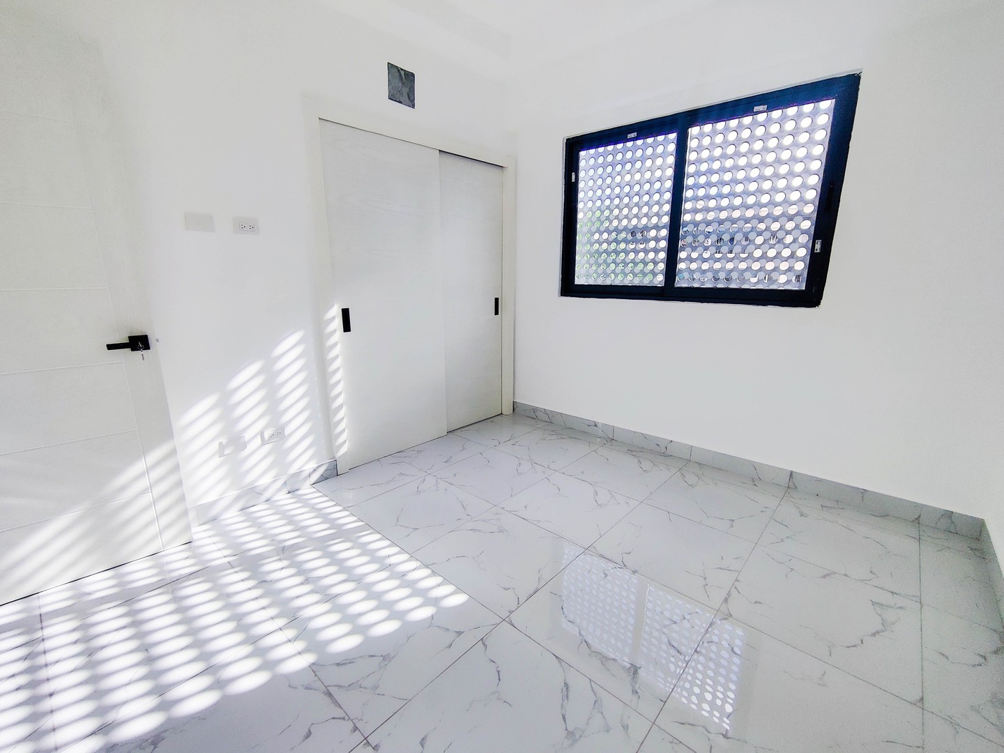 apartamentos - Evaristo Morales nuevo 120m2 3 habitaciones 2.5 baños 2 parqueos balcon 7