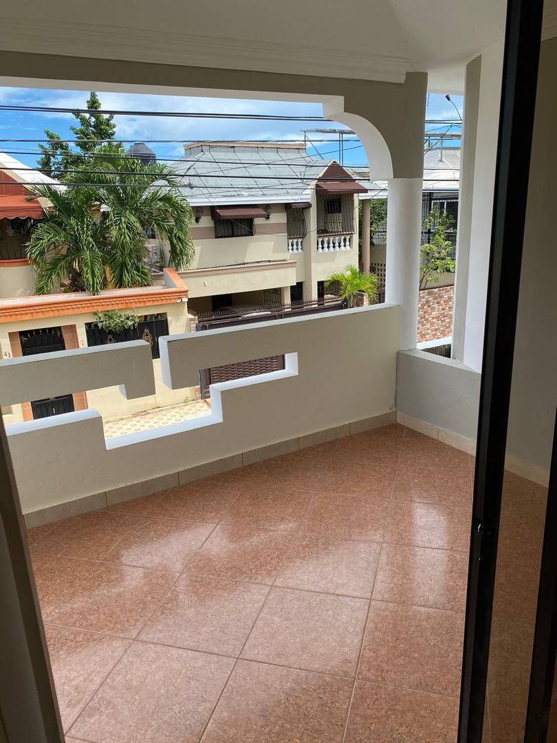 casas - Venta de casa de 2 niveles en la urbanización Italia Santo Domingo este 252mts 2