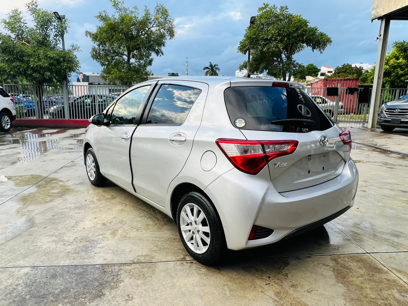 carros - Toyota Vitz 2018 Full 3