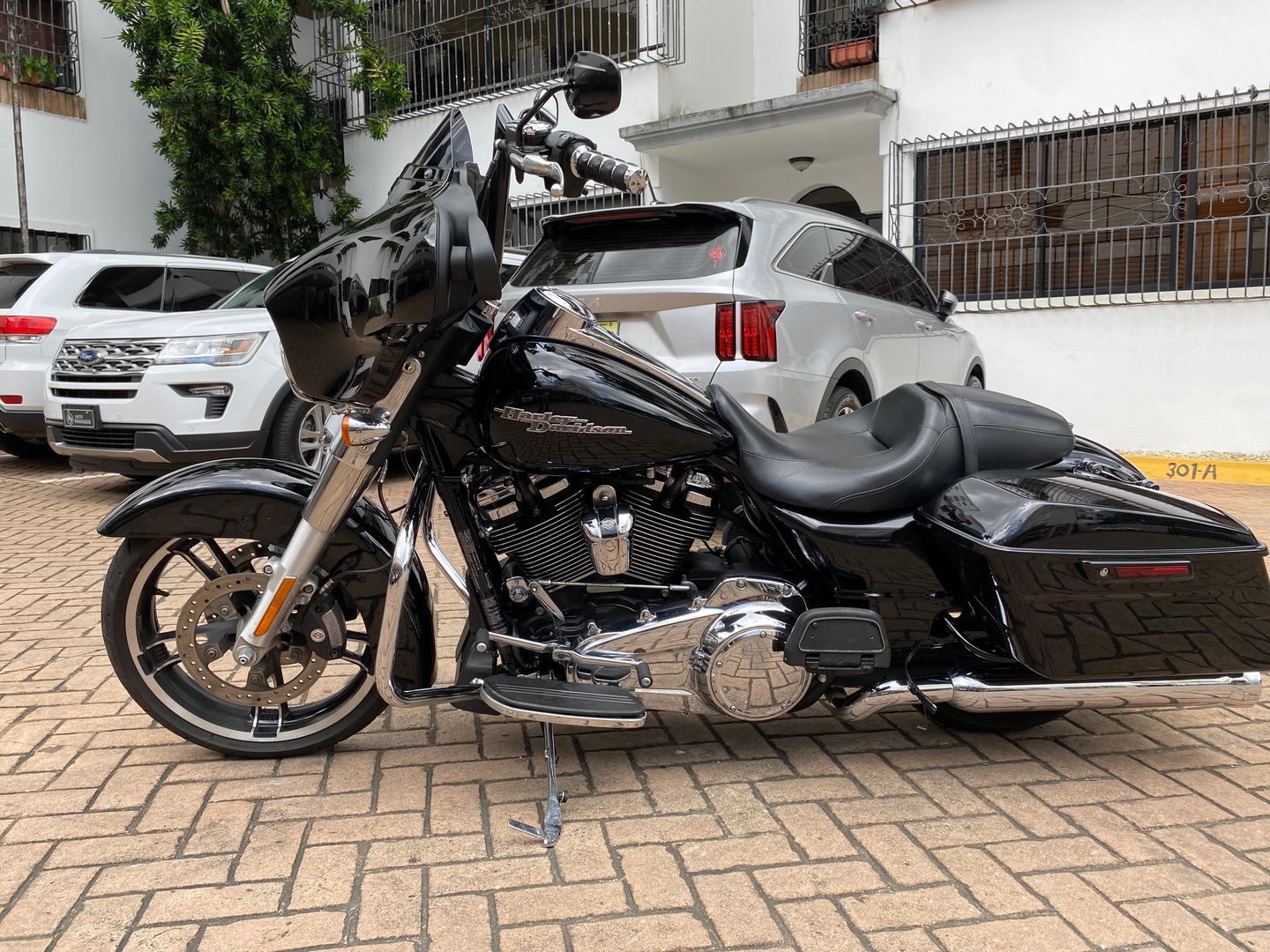 motores y pasolas - Harley Davidson Street Glide año 2017 3