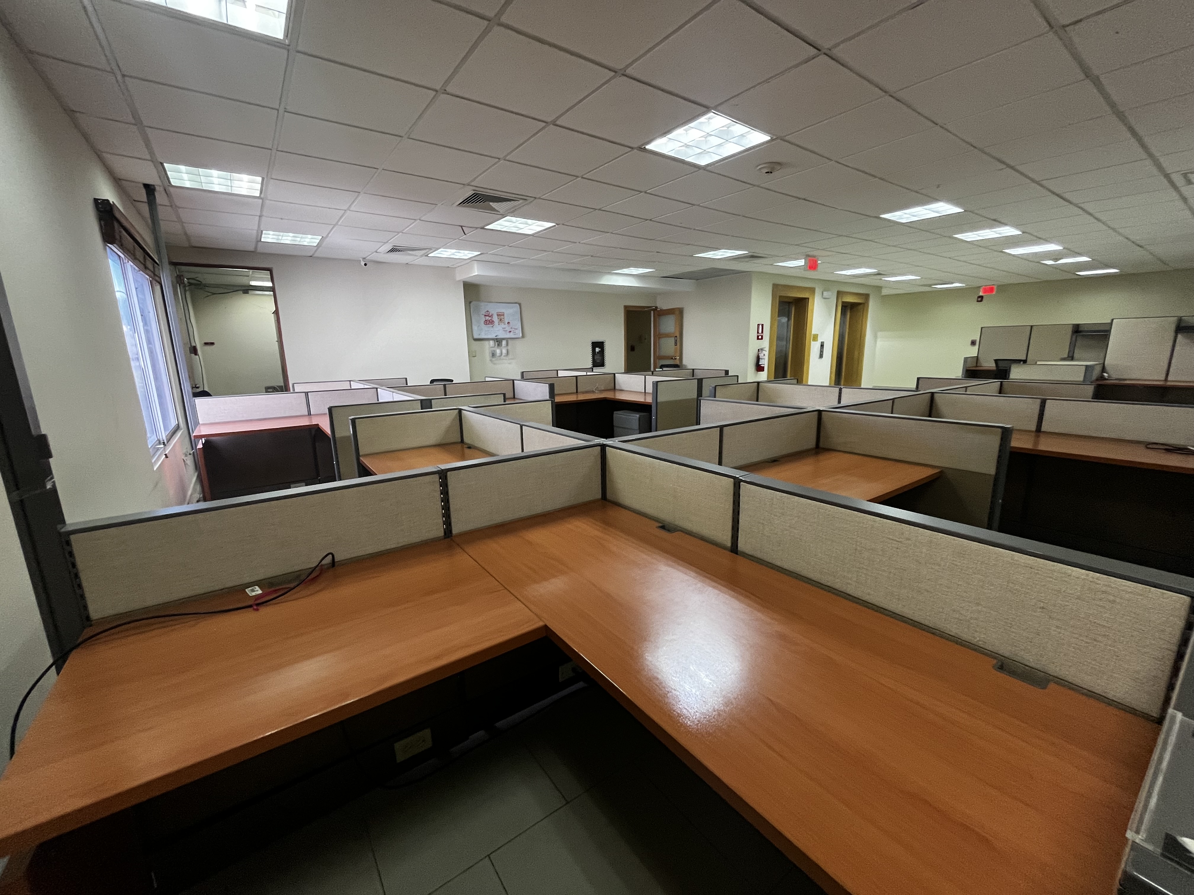 oficinas y locales comerciales - Oficina En Alquiler En Evaristo Morales de 378 m2 